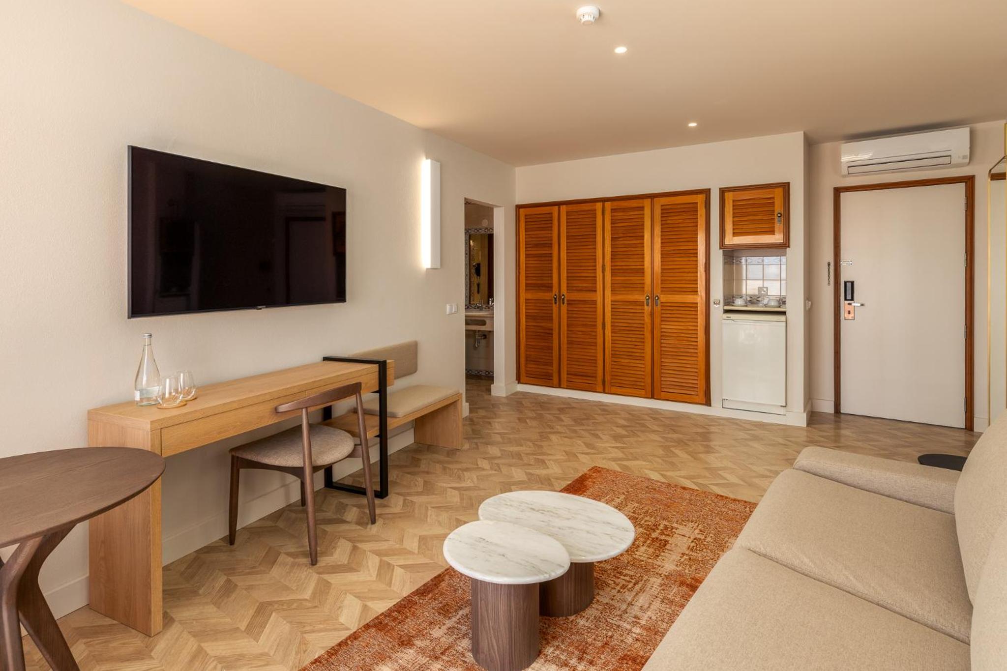 Family Suite with Sea View - Photo 4