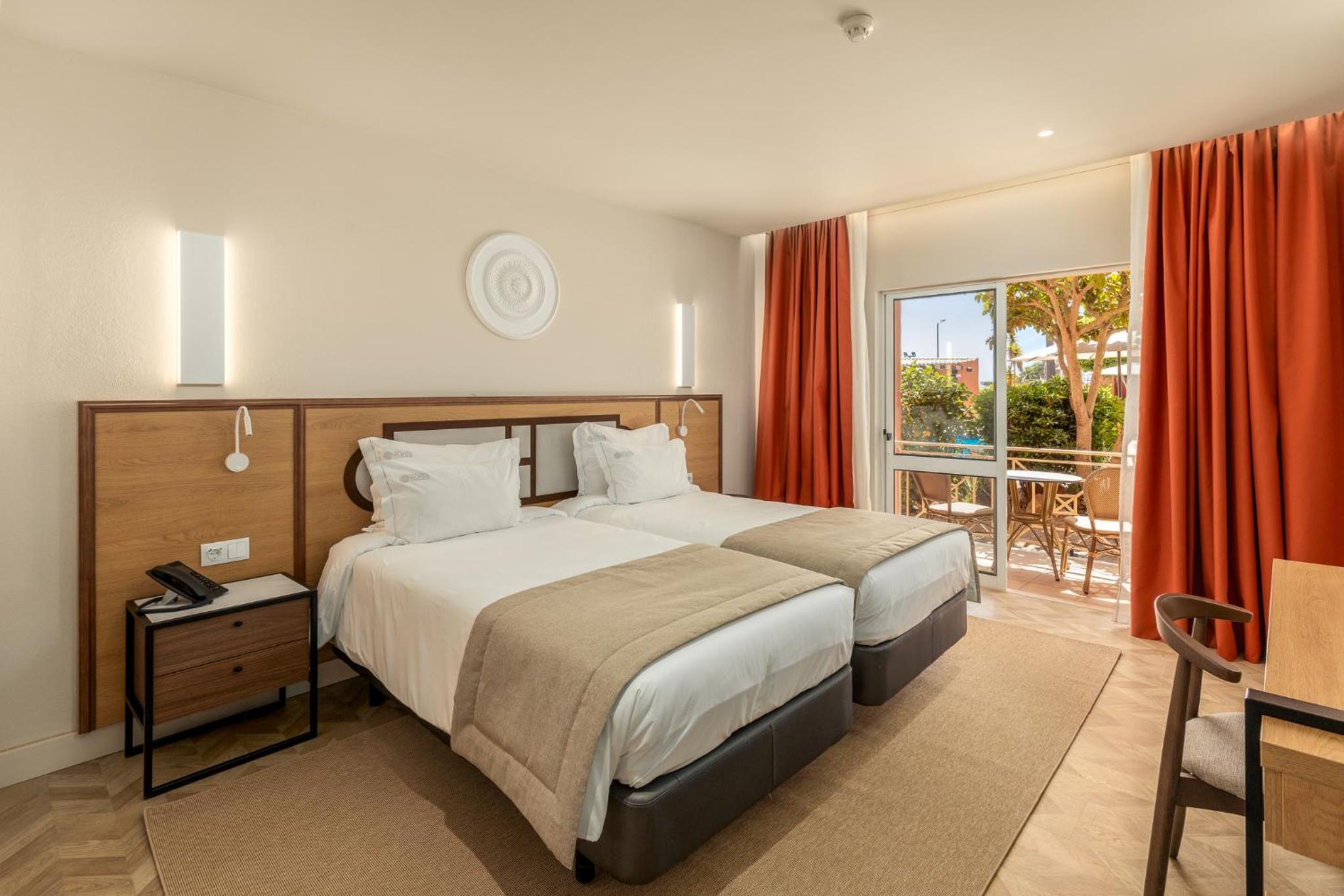 Twin Room with Garden and Pool View - Photo 1