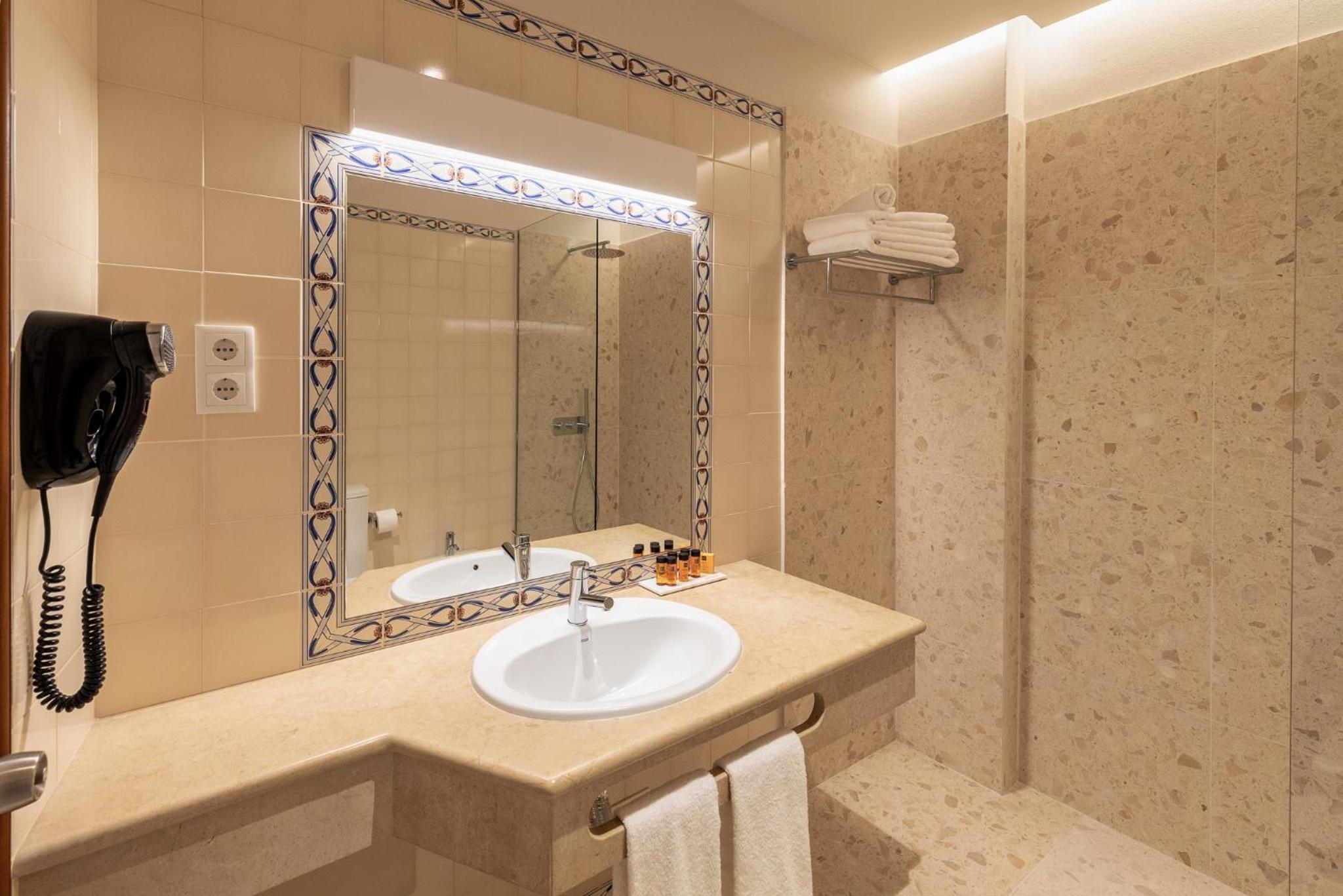 Premium Room with Sea View - Photo 6