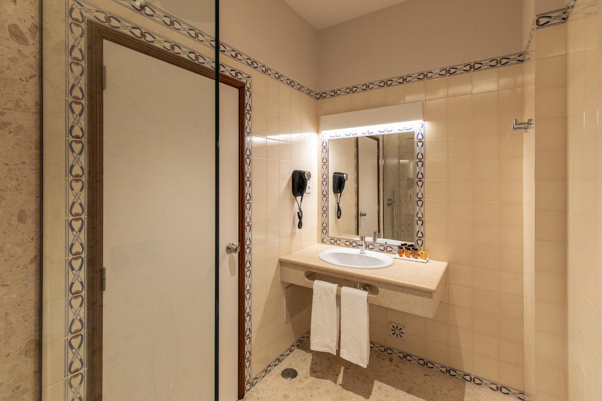 Family Suite with Sea View - Photo 7