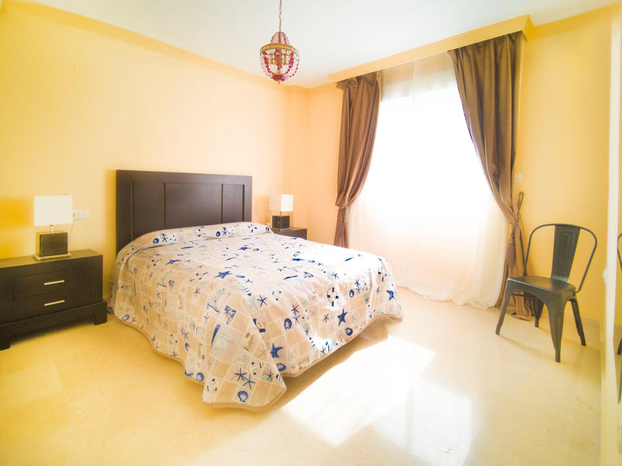 Three-Bedroom Apartment with Sea View thumbnail 6