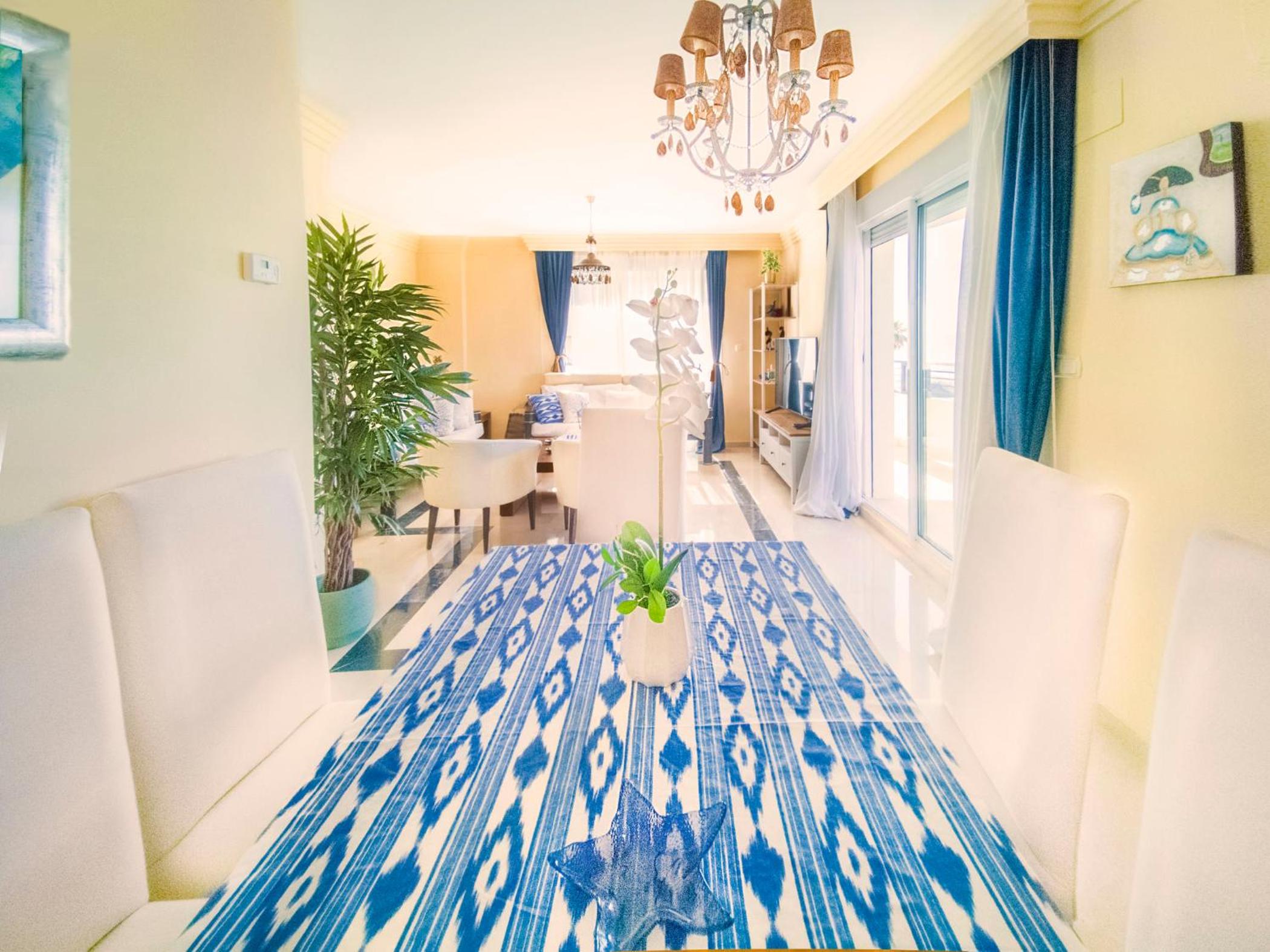 Three-Bedroom Apartment with Sea View thumbnail 5