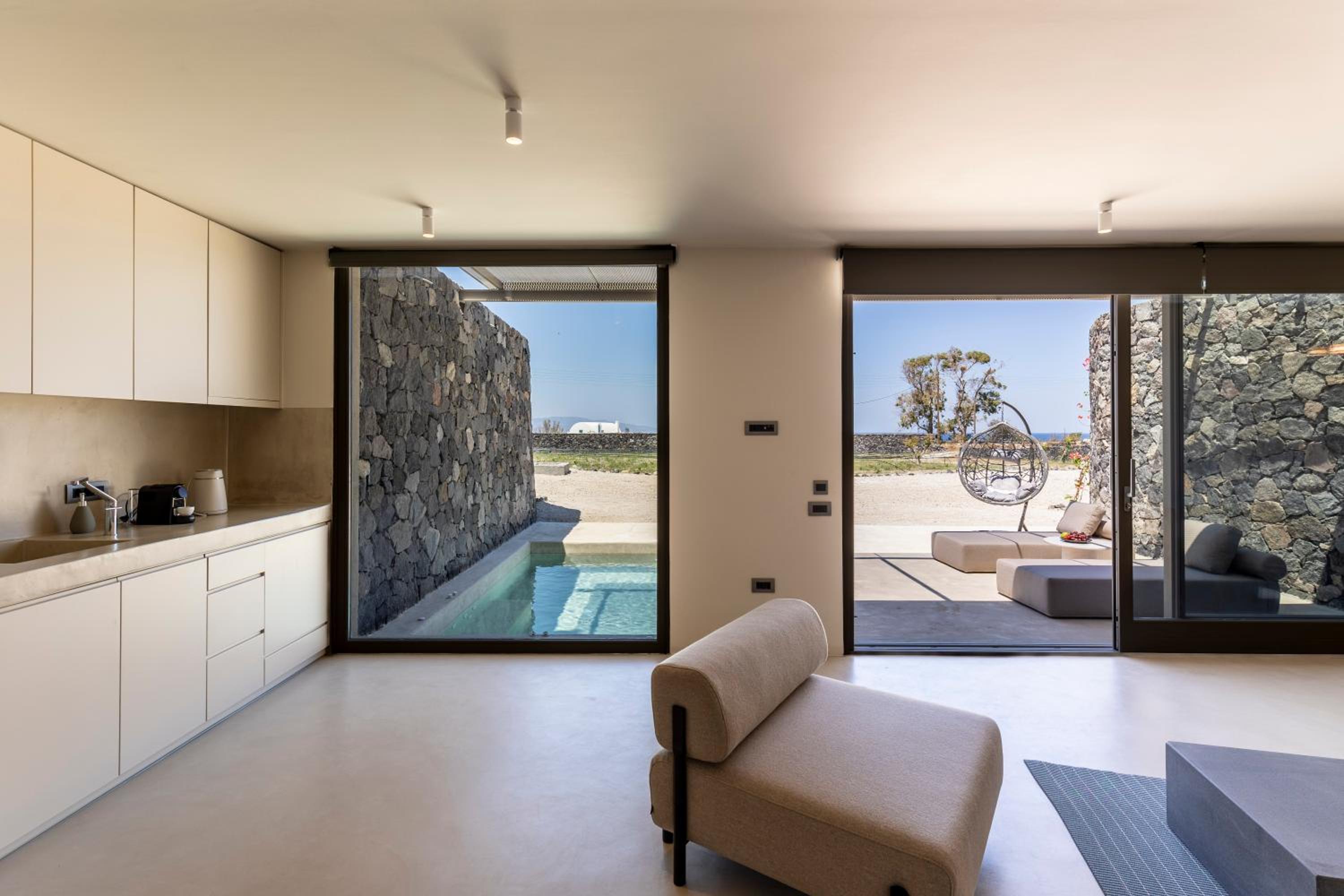 Lava Suite with Plunge Pool and Partial Sea View - Photo 8