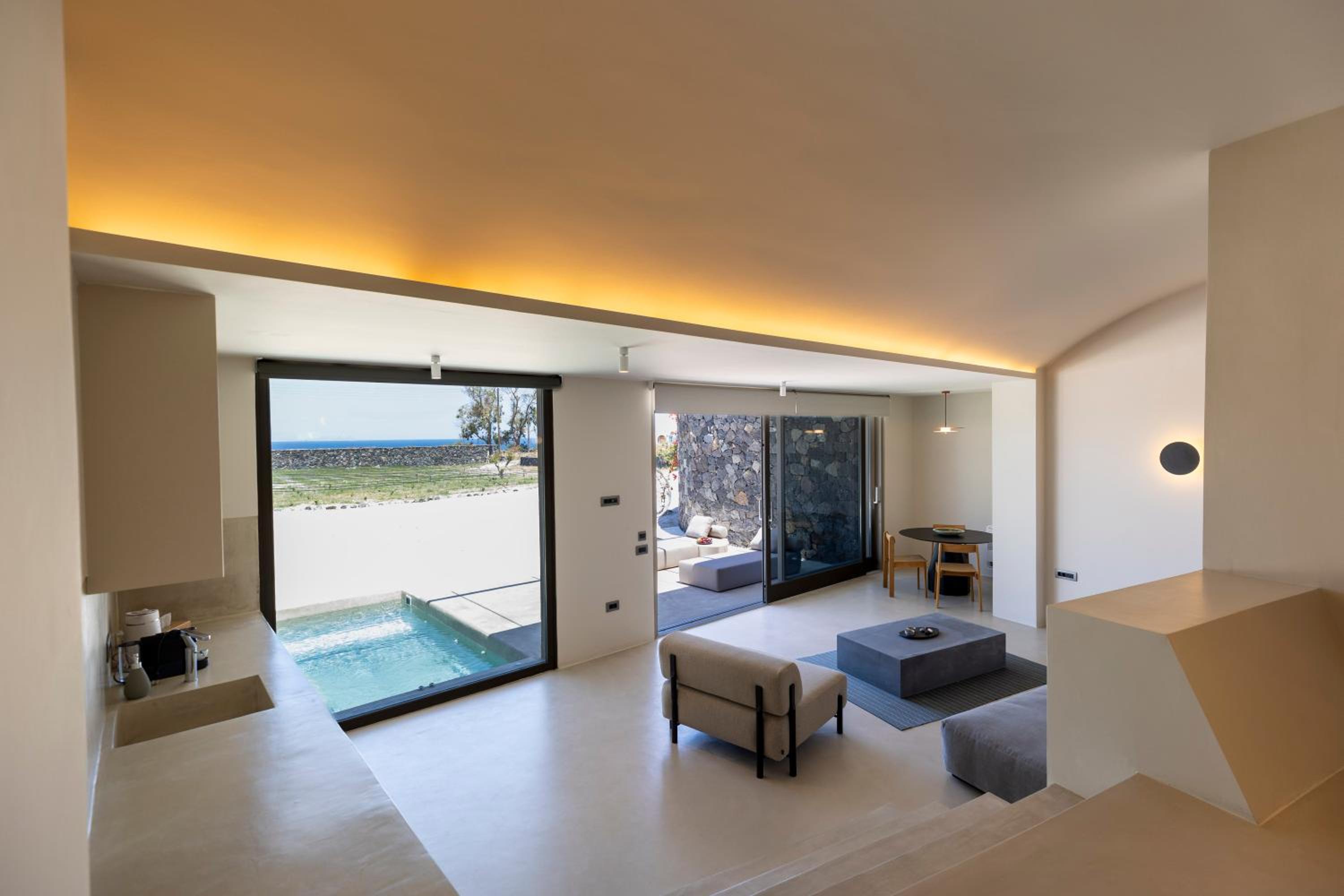 Lava Suite with Plunge Pool and Partial Sea View - Photo 11