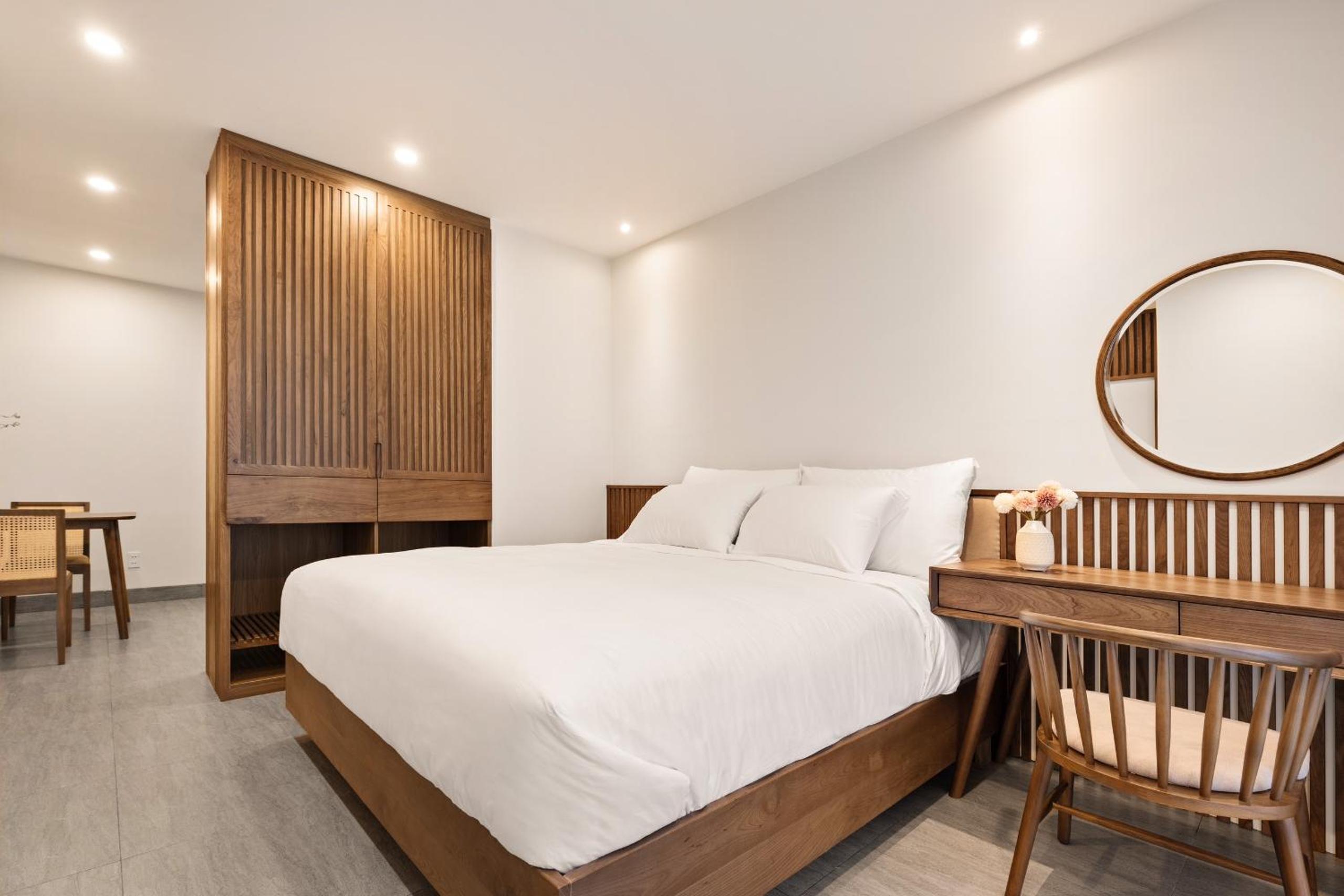 Apartment with Balcony - Photo 4