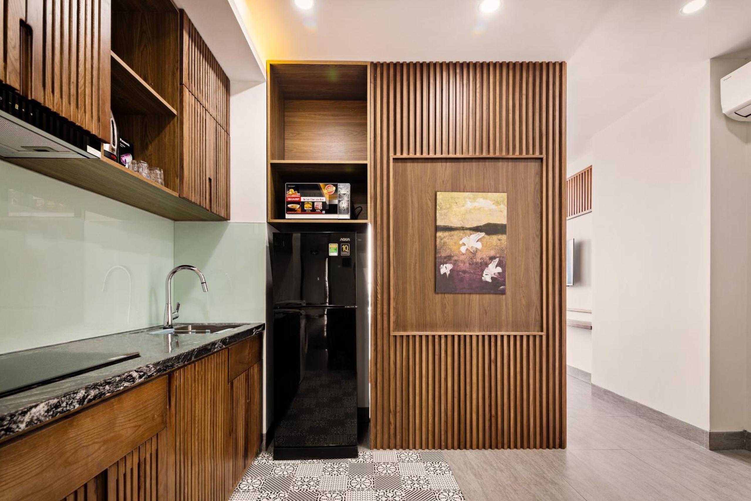 Apartment with Balcony - Photo 5