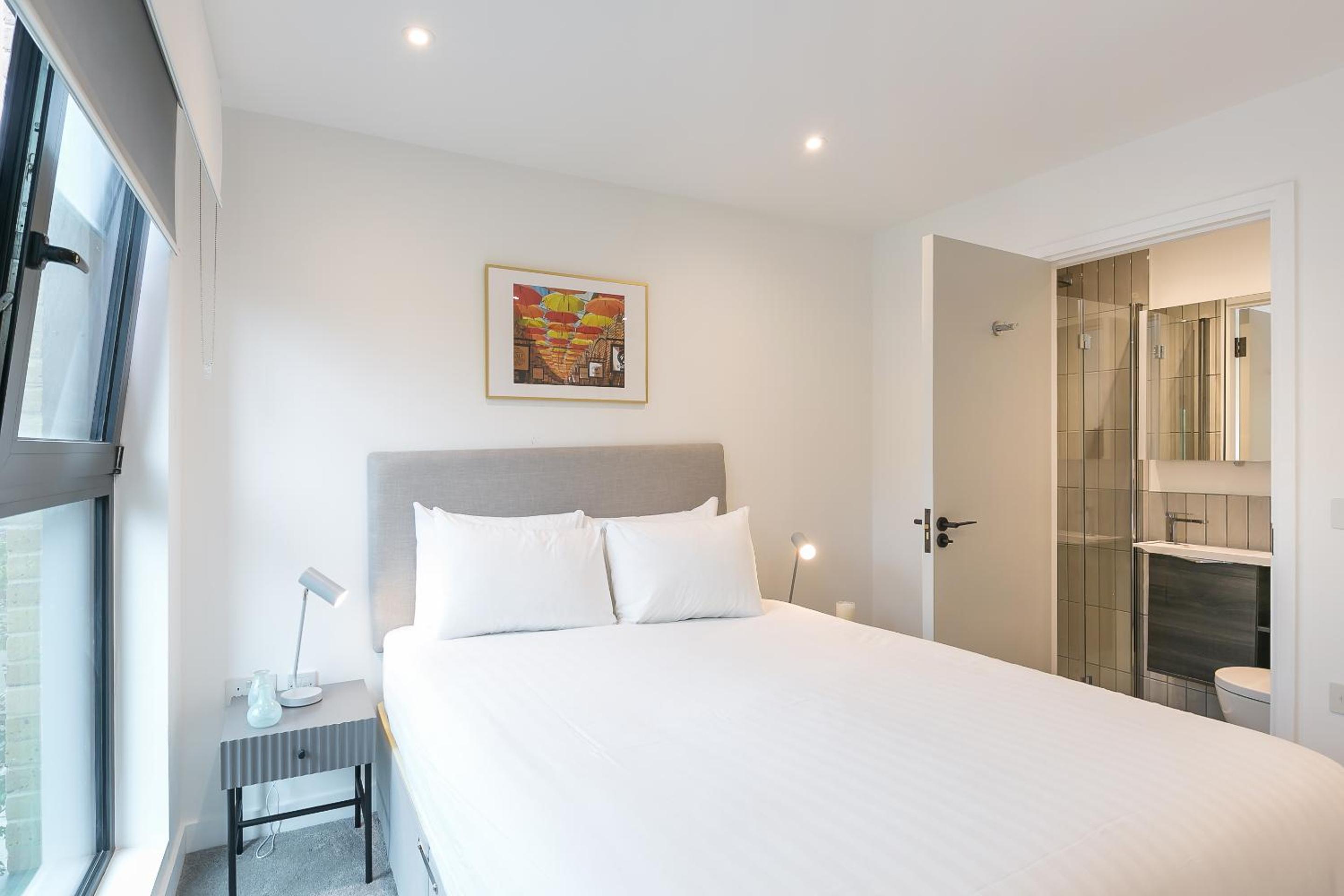Two-Bedroom with Balcony photo 2