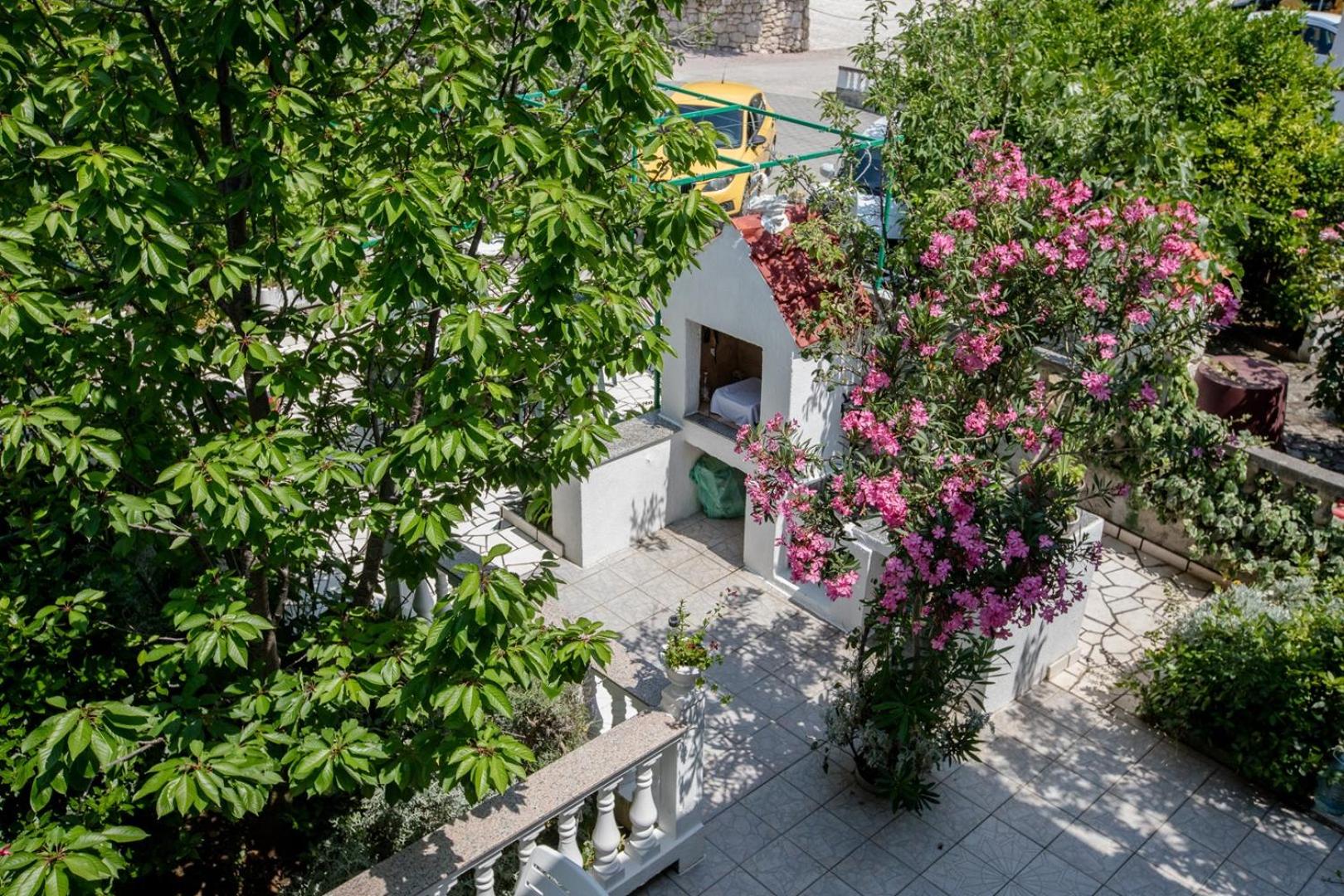 Apartment With Balcony photo 2