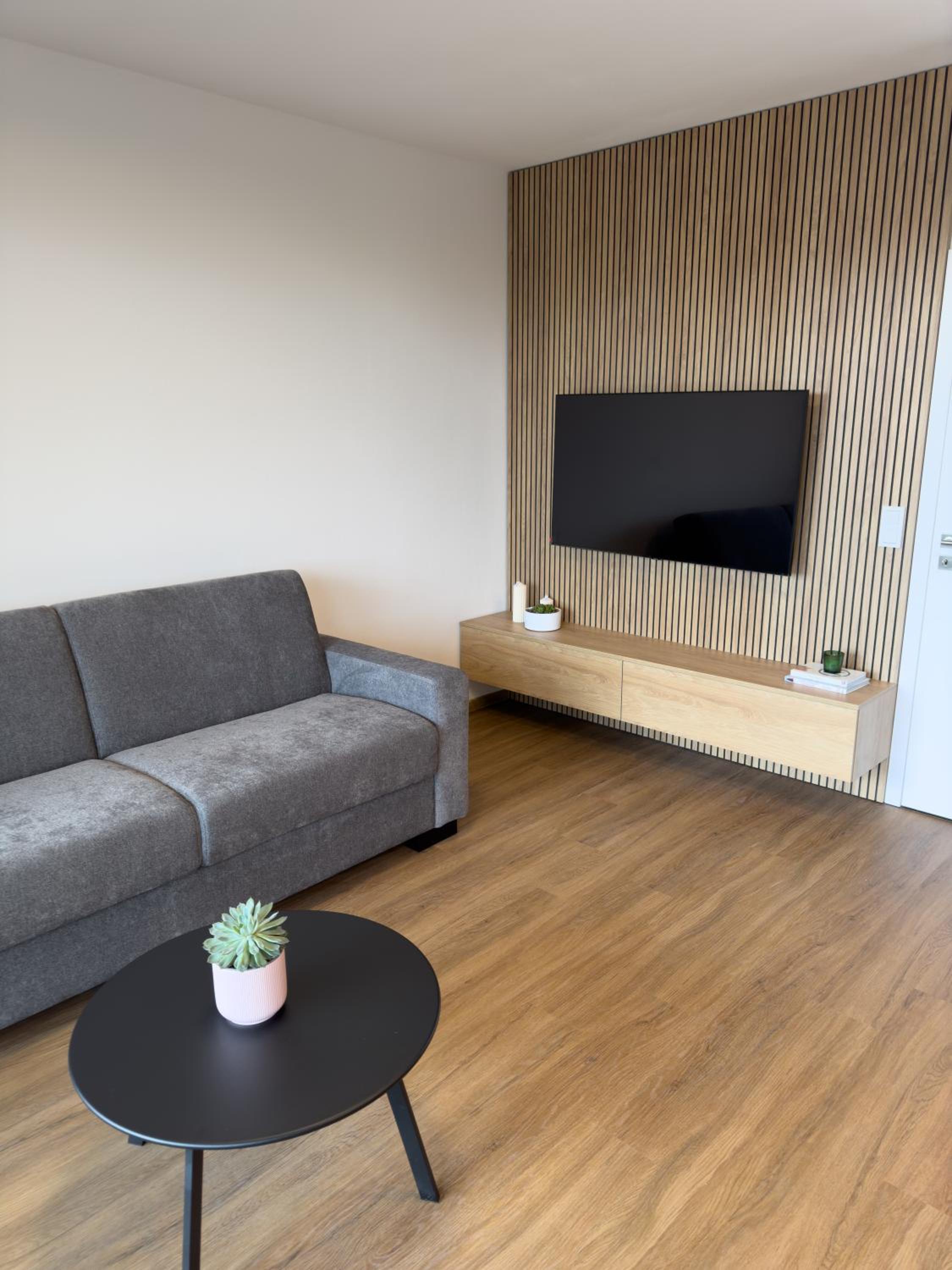 One-Bedroom Apartment photo 1