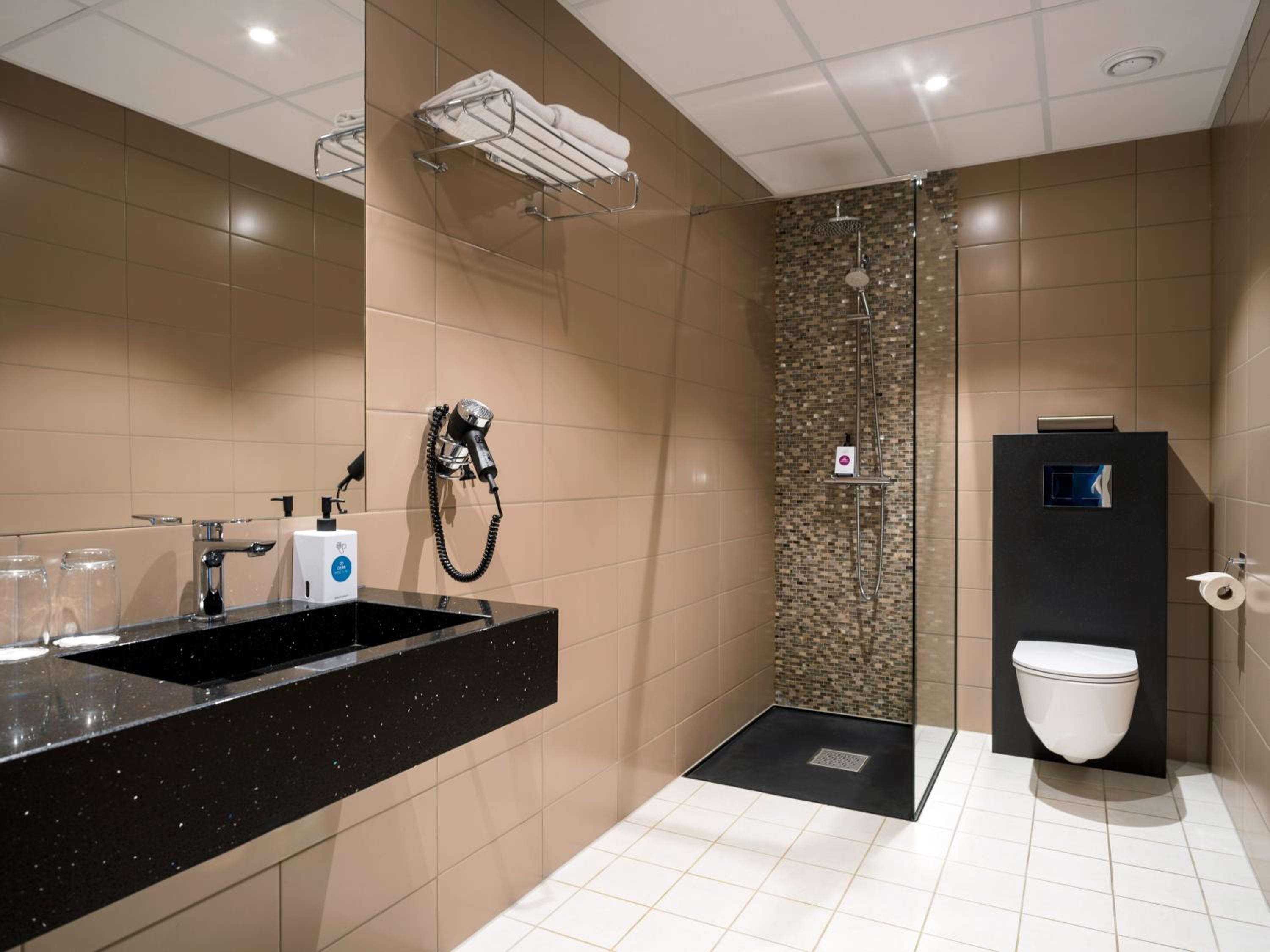 Deluxe Double or Twin Room - Photo 5