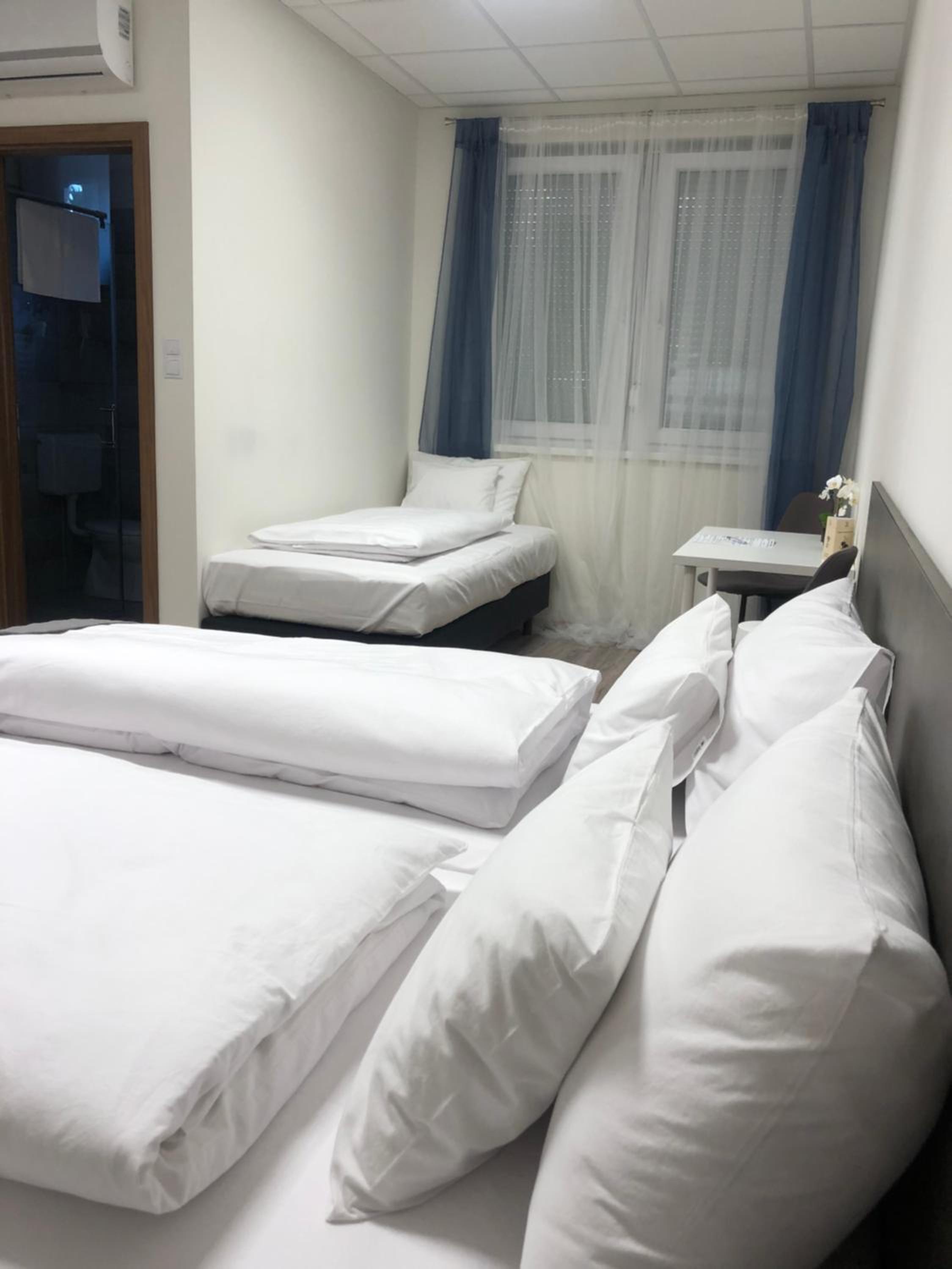 Standard Triple Room - Photo 4