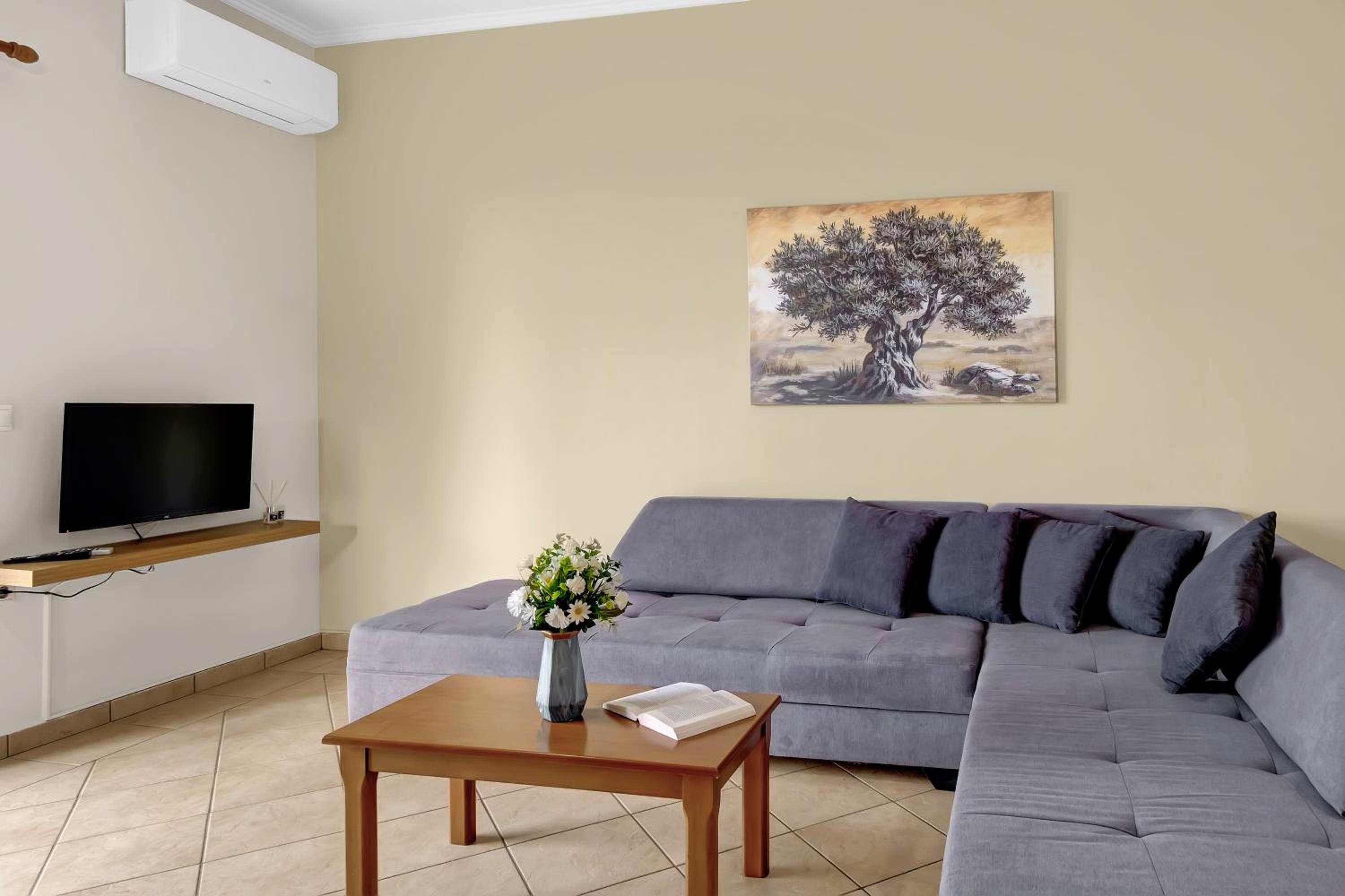Superior One-Bedroom Apartment with Balcony