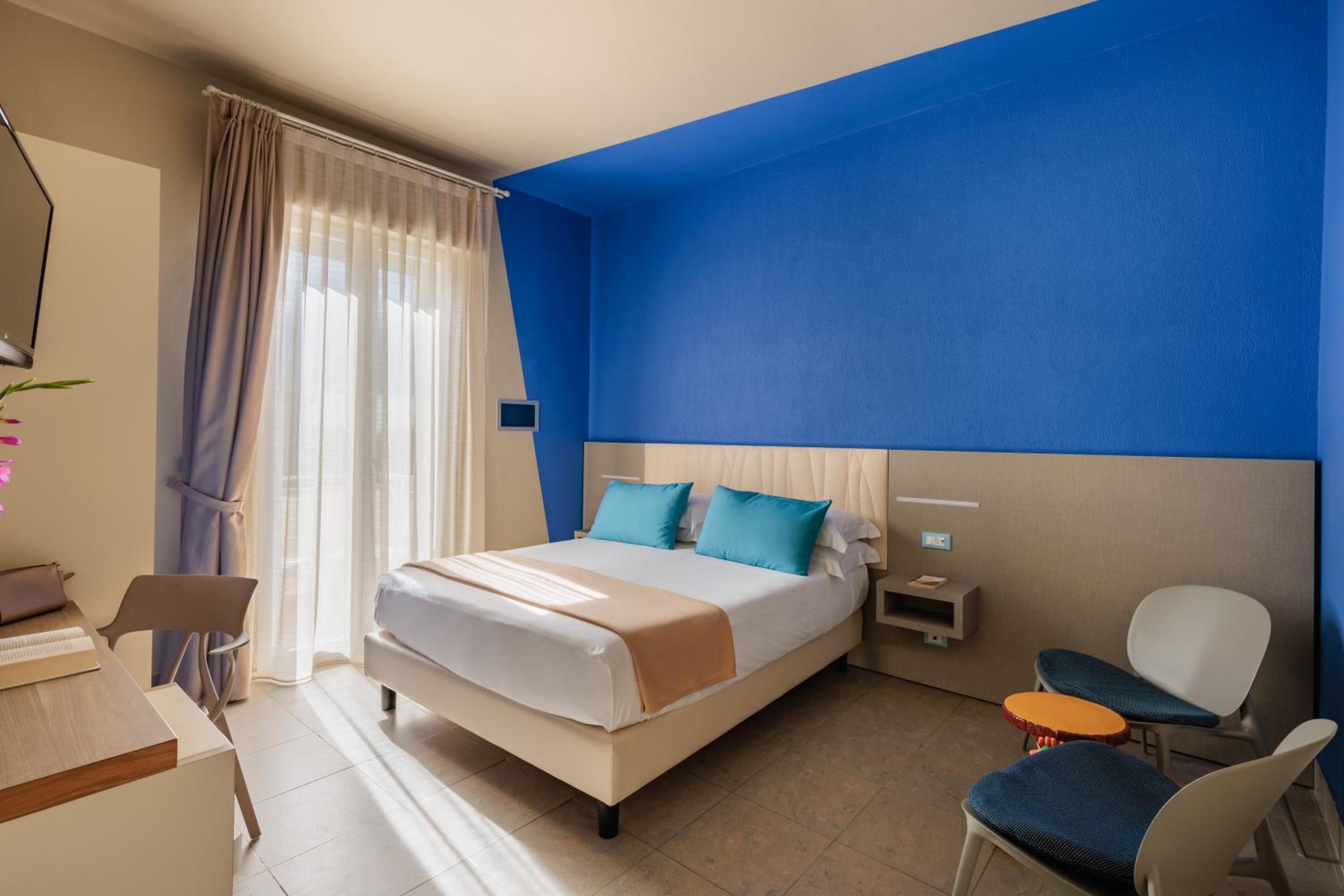 Double Room with Balcony and Sea View - Photo 4