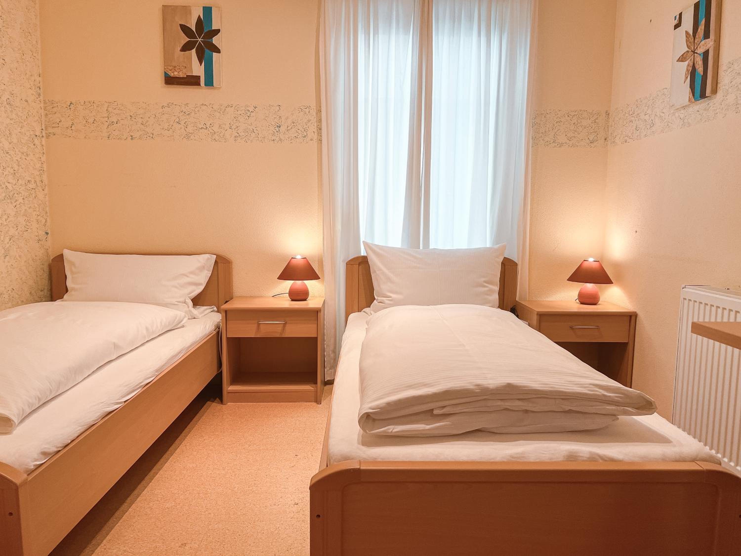 Small Twin Room - Photo 1