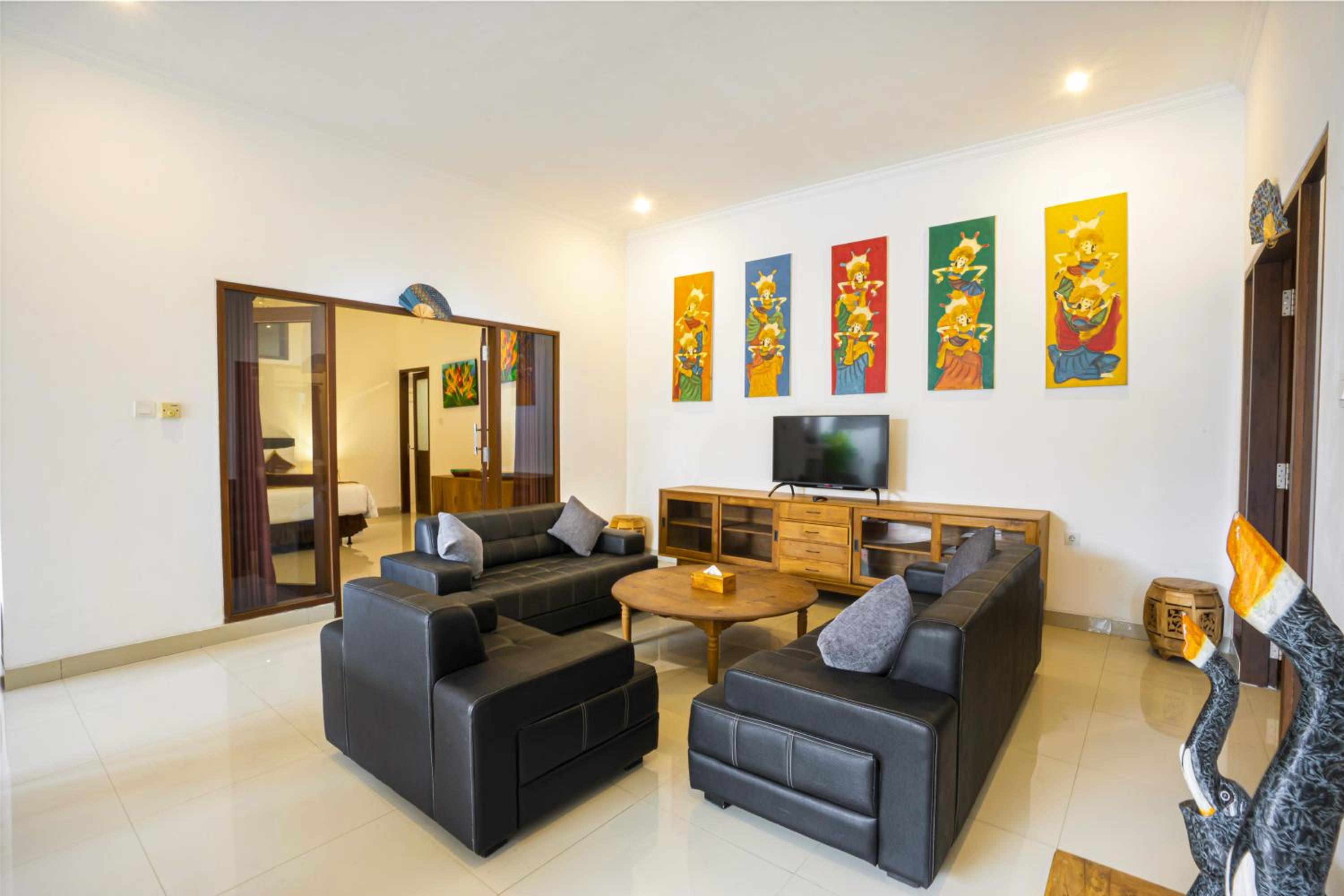 Three-Bedroom Villa photo 2