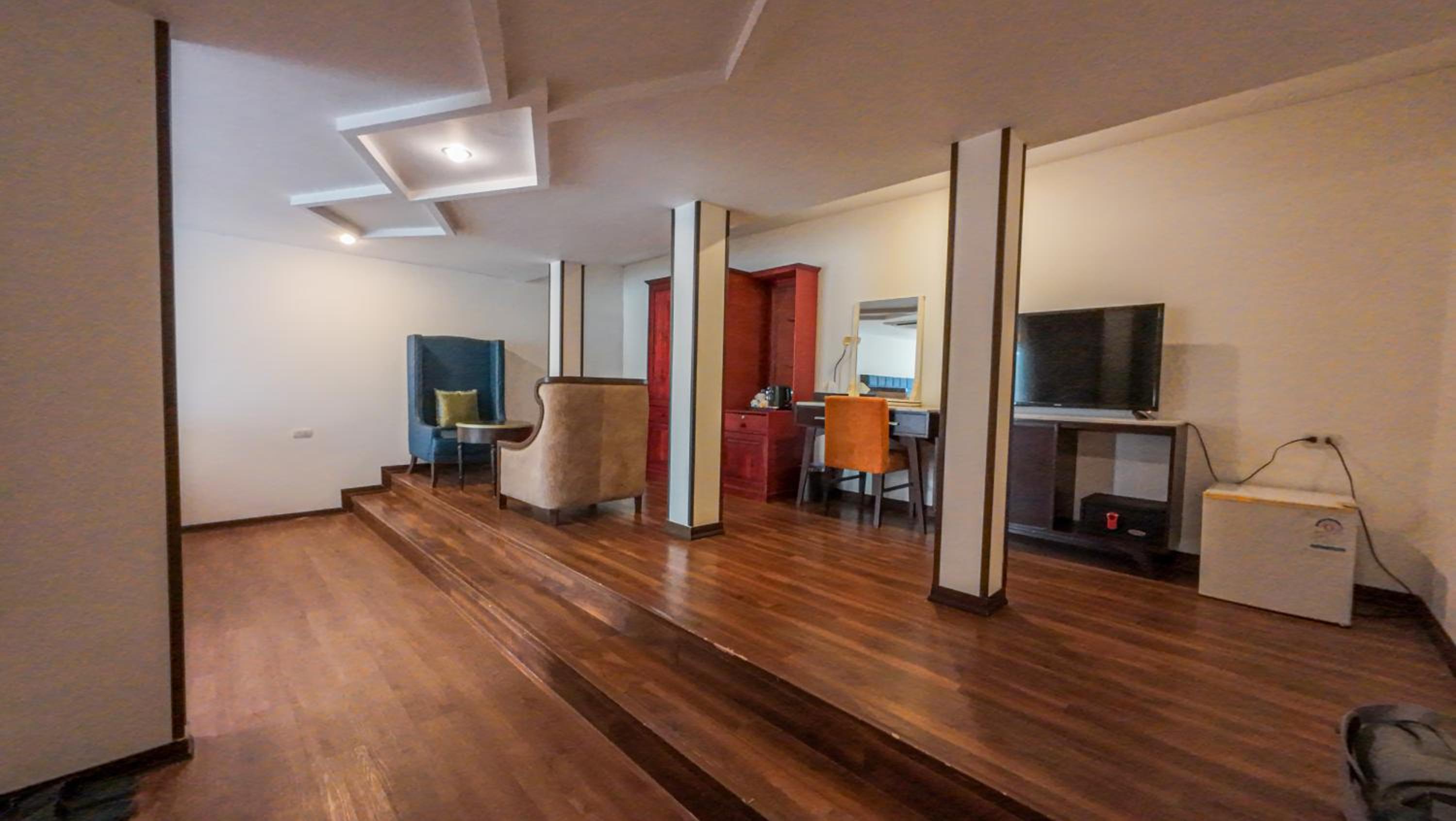 Superior Family Room photo 1