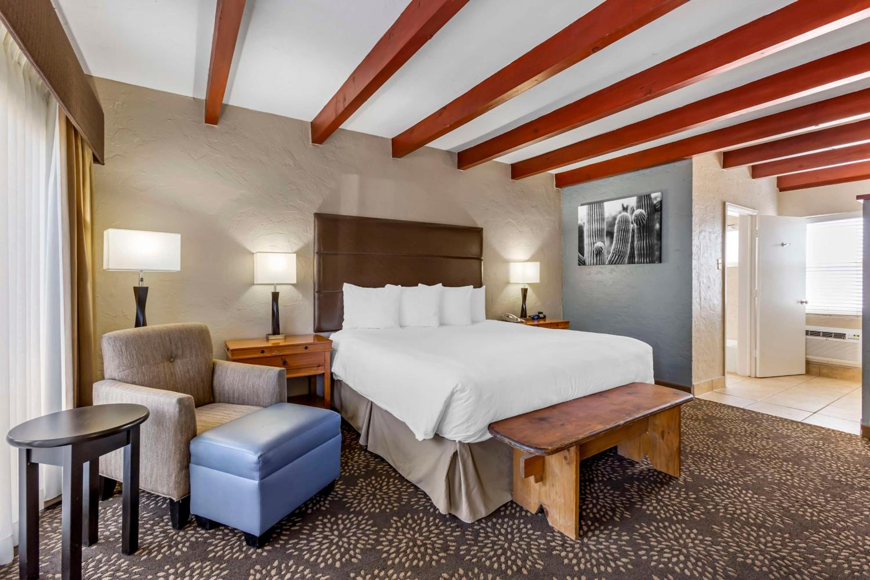 King Room - Non-Smoking photo 1