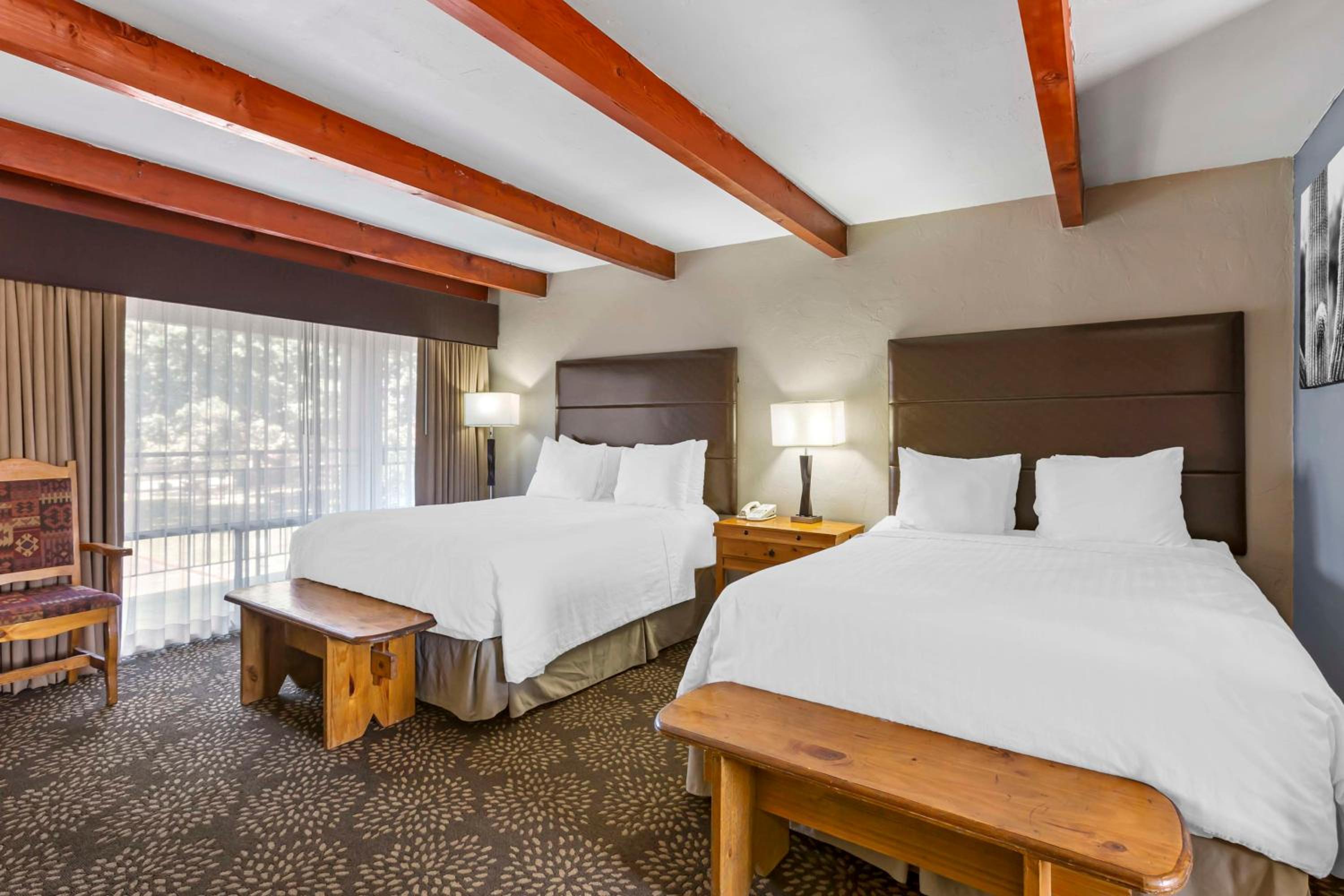 Queen Room with Two Queen Beds - Pet-Friendly/Non-Smoking photo 1