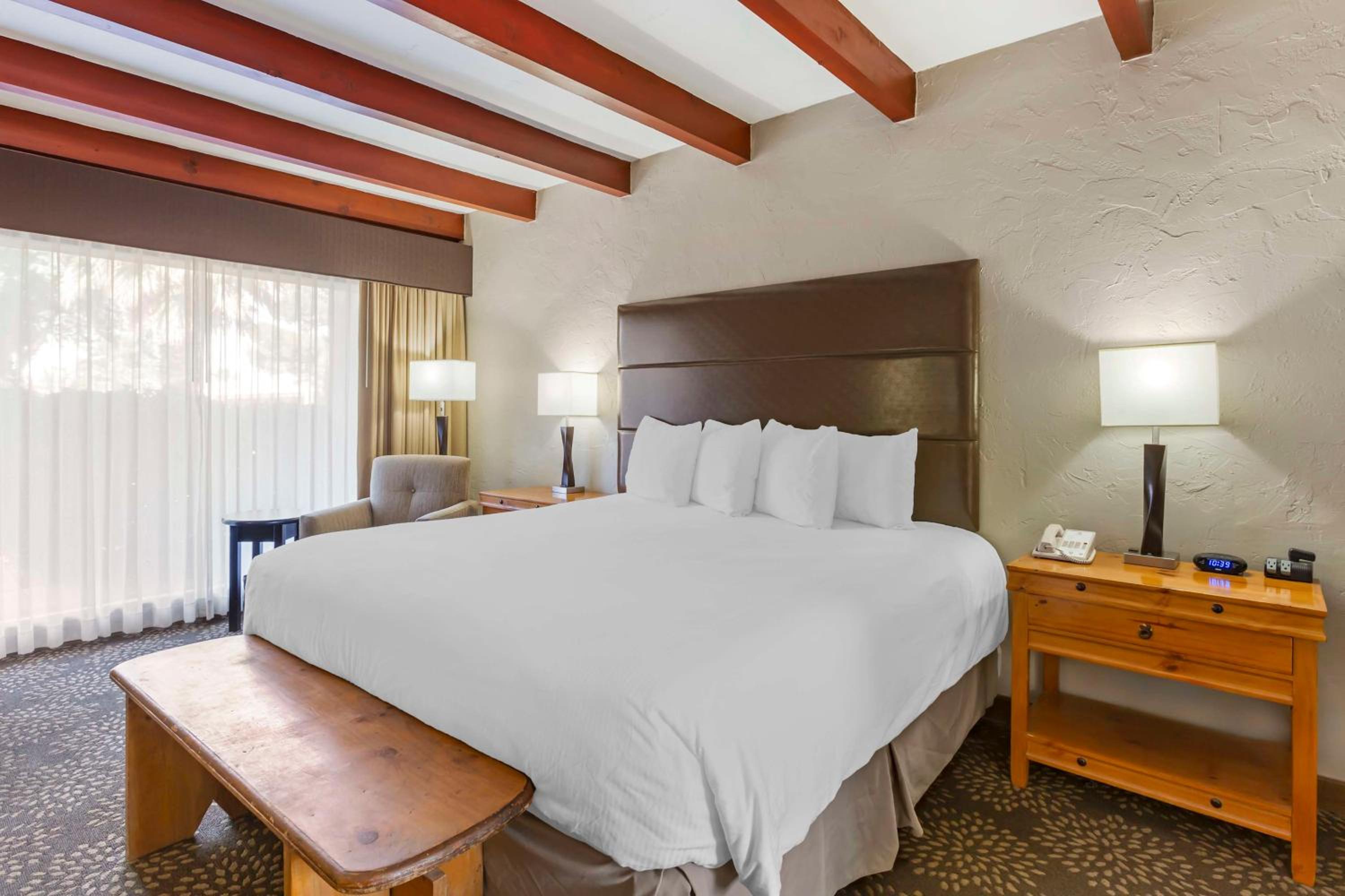 King Room - Non-Smoking photo 2