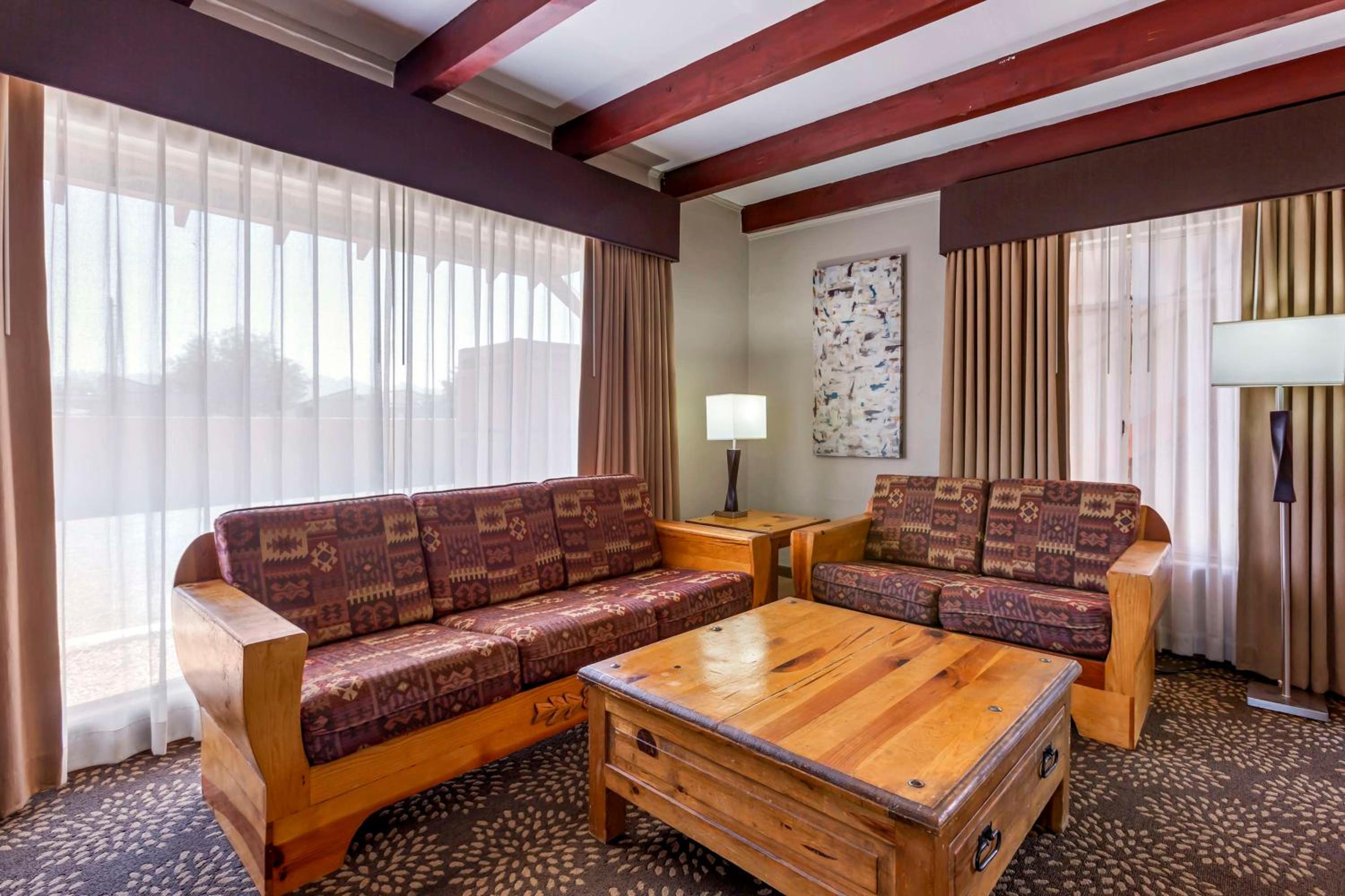 King Suite - Non-Smoking photo 1