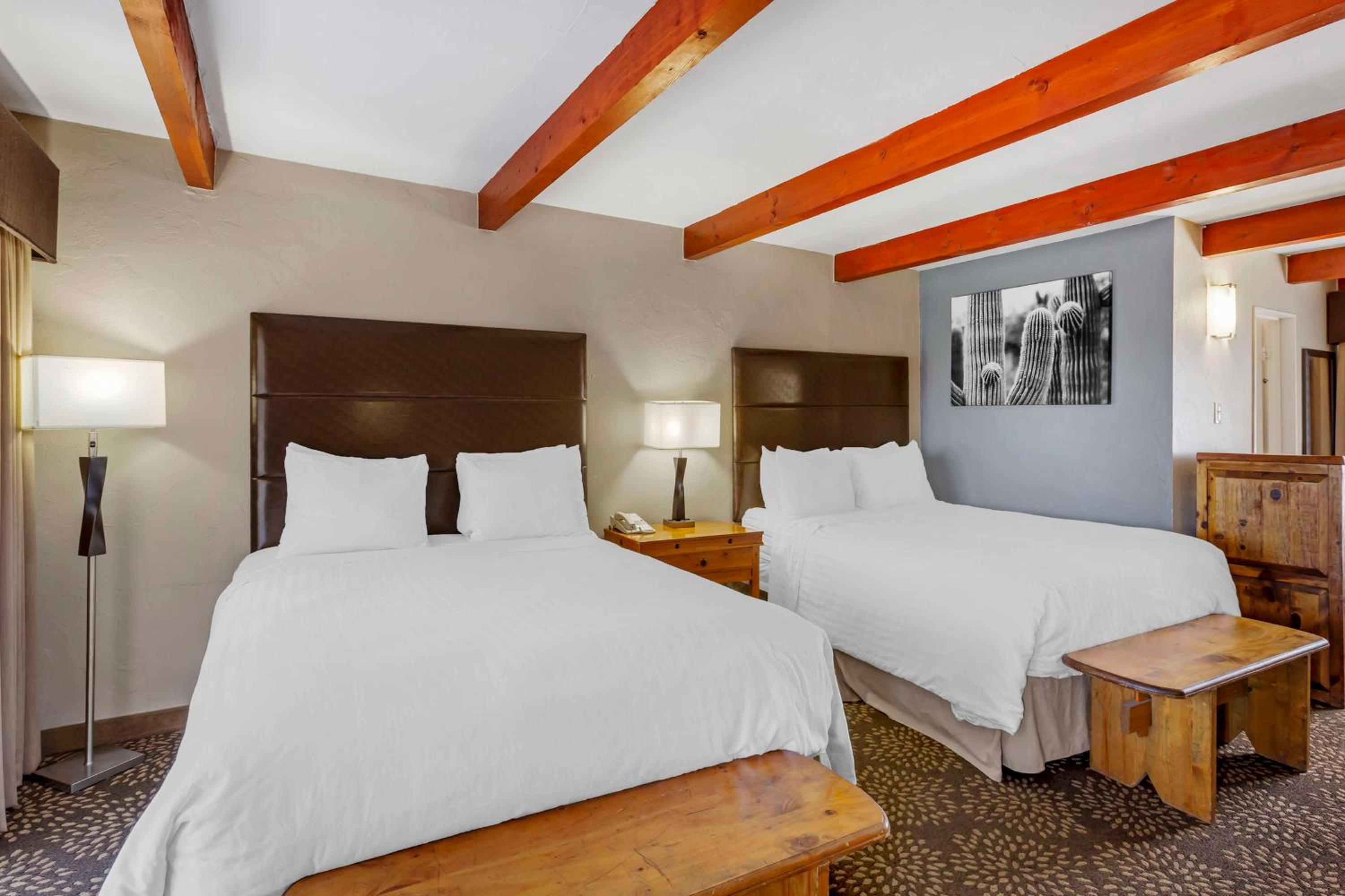 Queen Room with Two Queen Beds photo 1