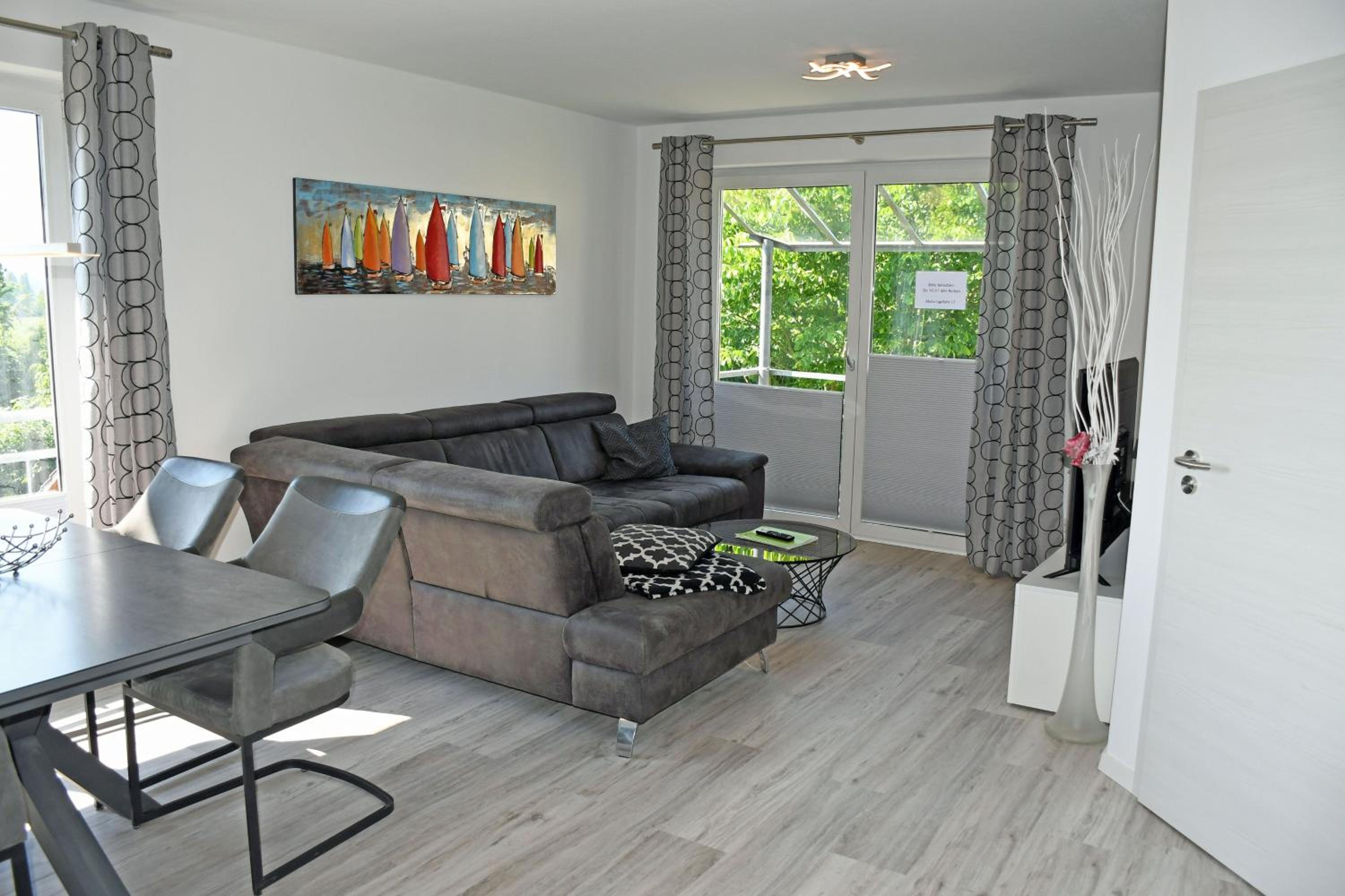 One-Bedroom Apartment with Balcony photo 1