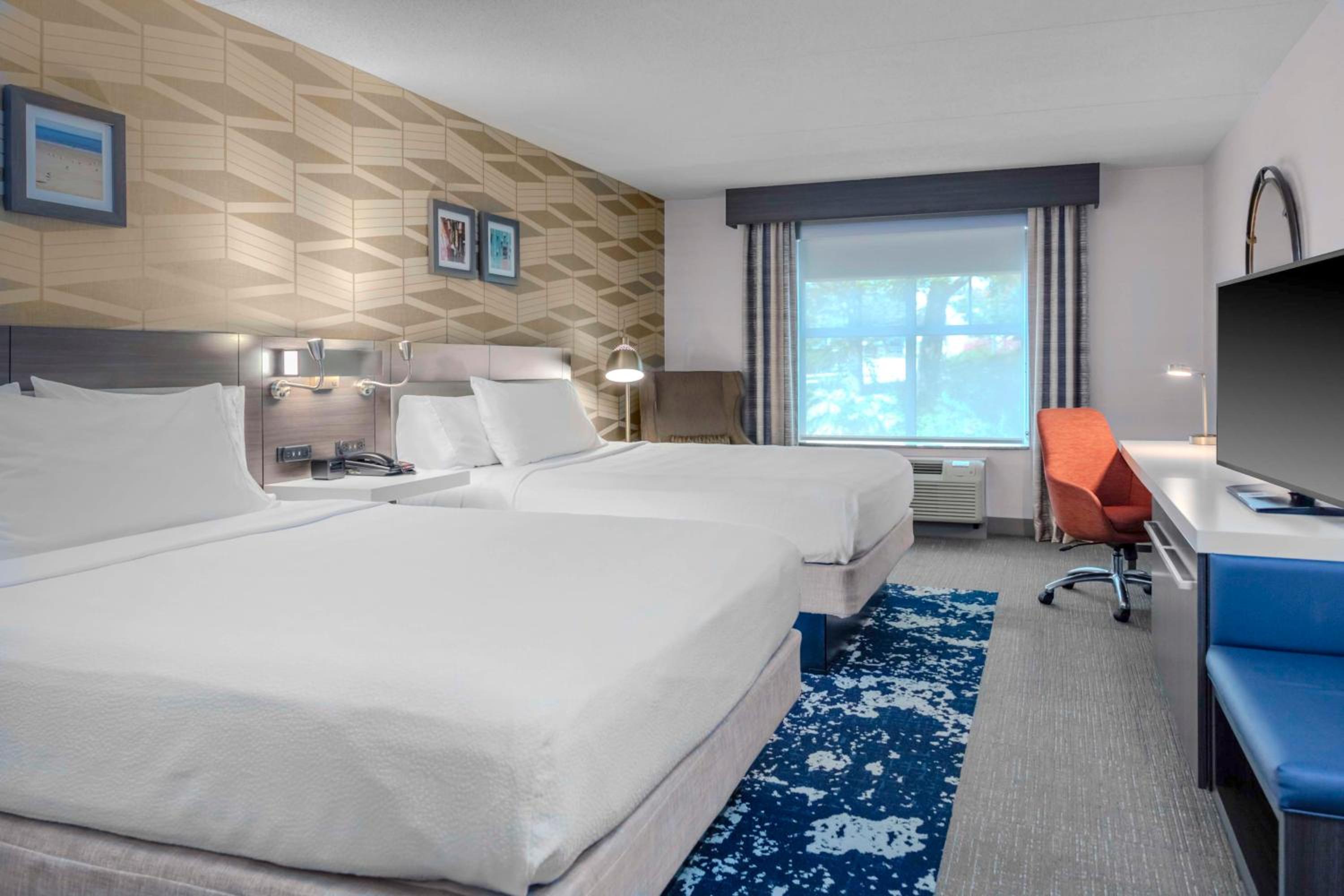 Queen Room with Two Queen Beds - Photo 1