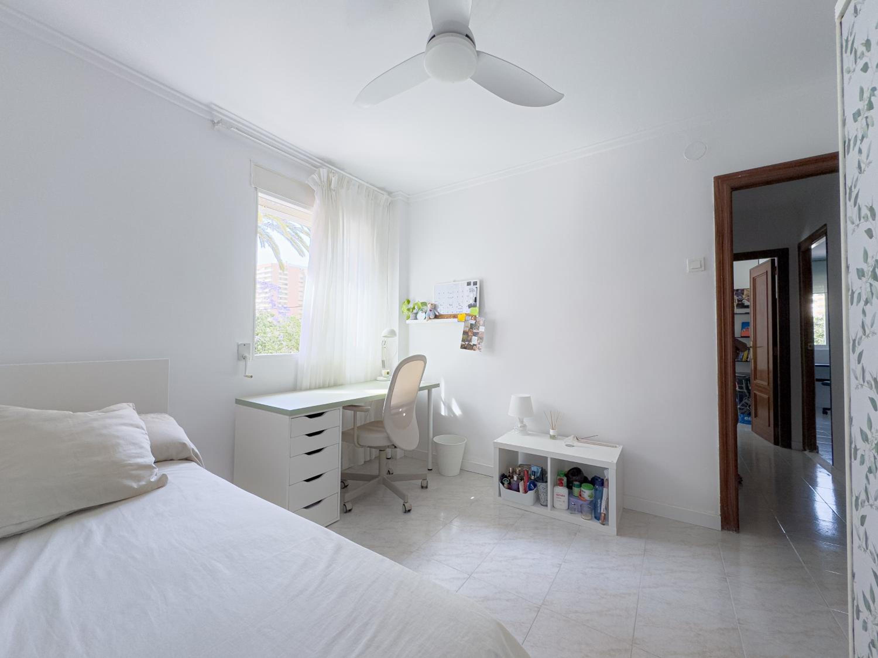 Habitación individual con baño compartido