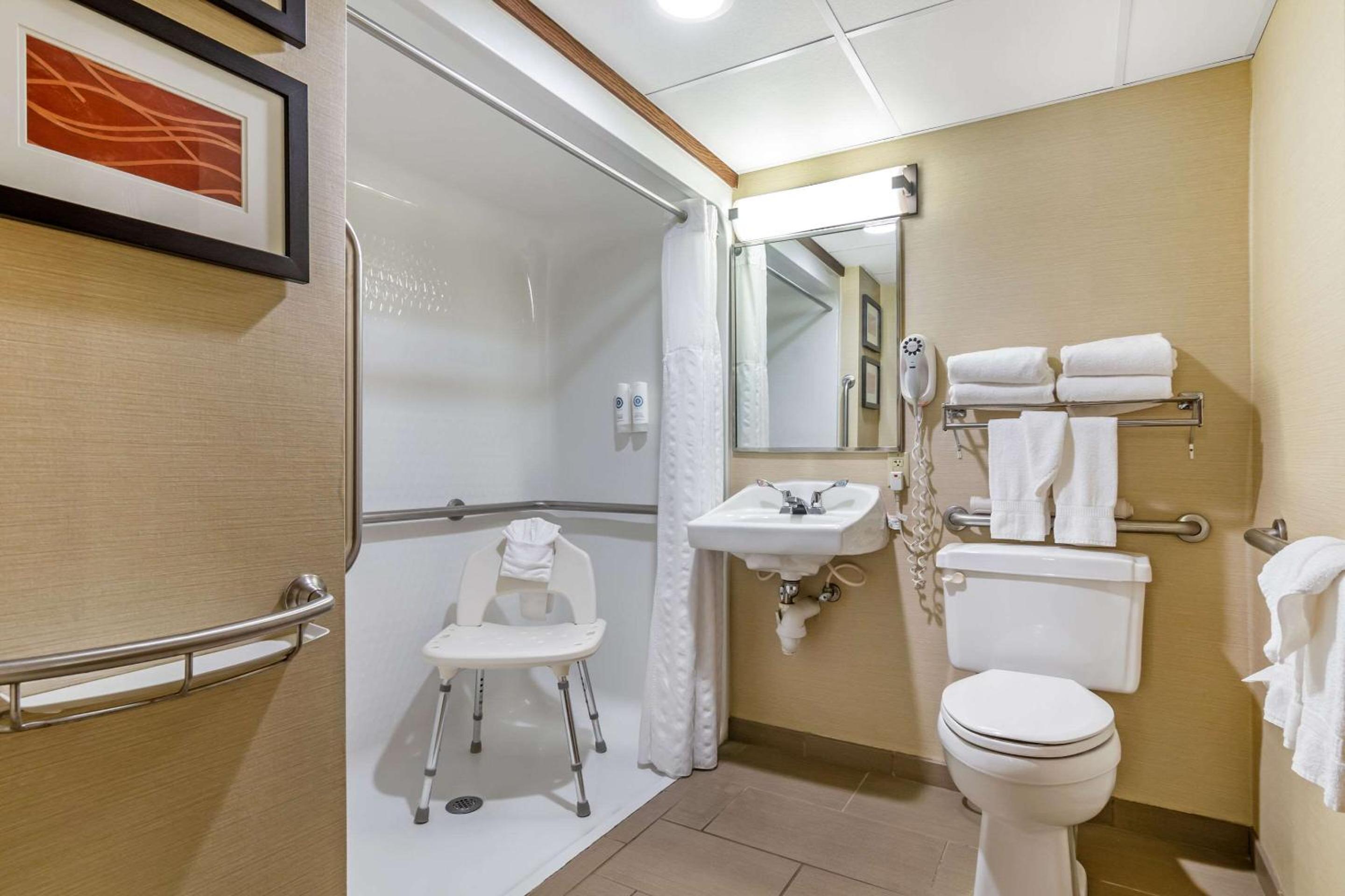 Queen Room - Accessible/Nonsmoking - Photo 2