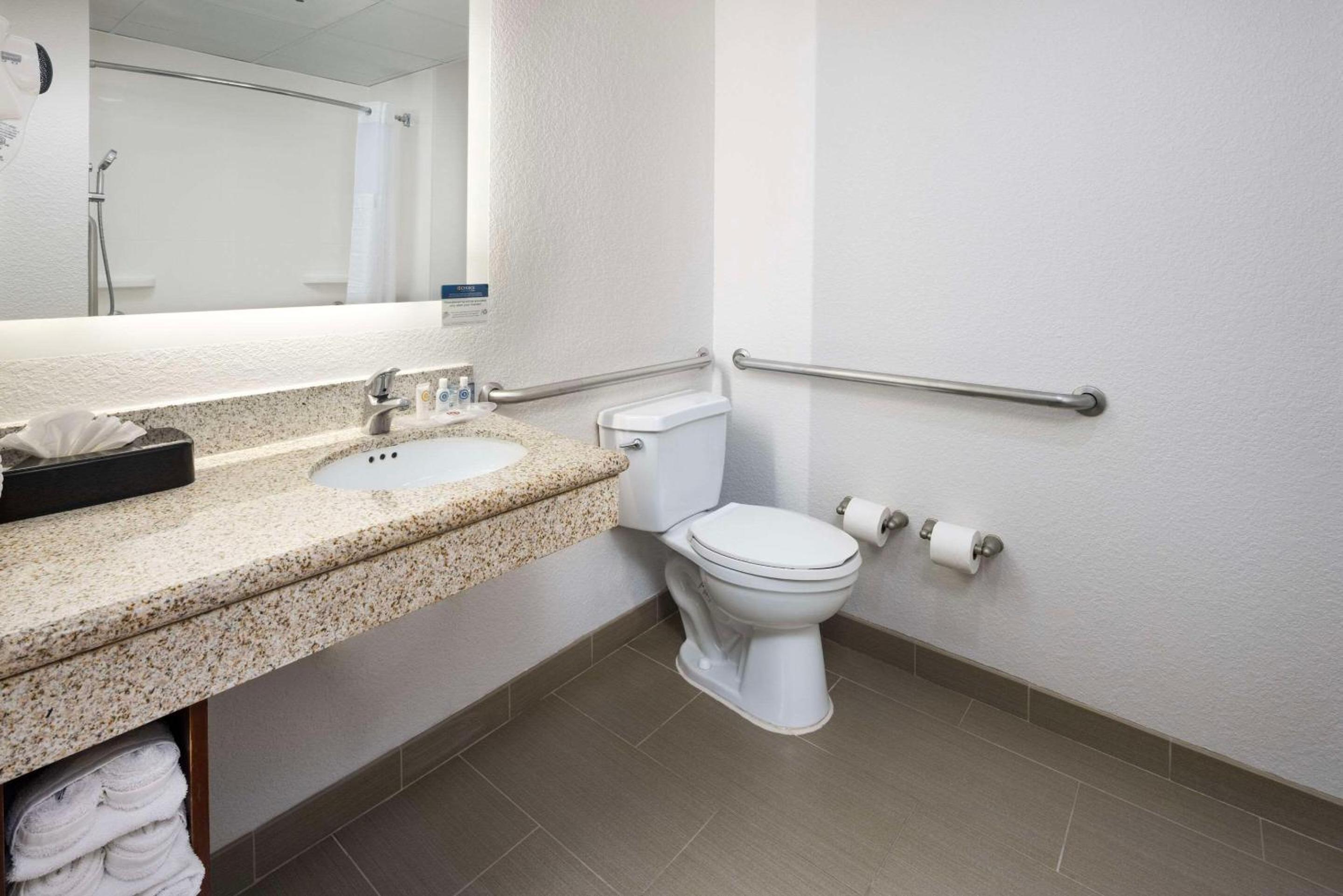King Suite - Accessible/Non-Smoking - Photo 5