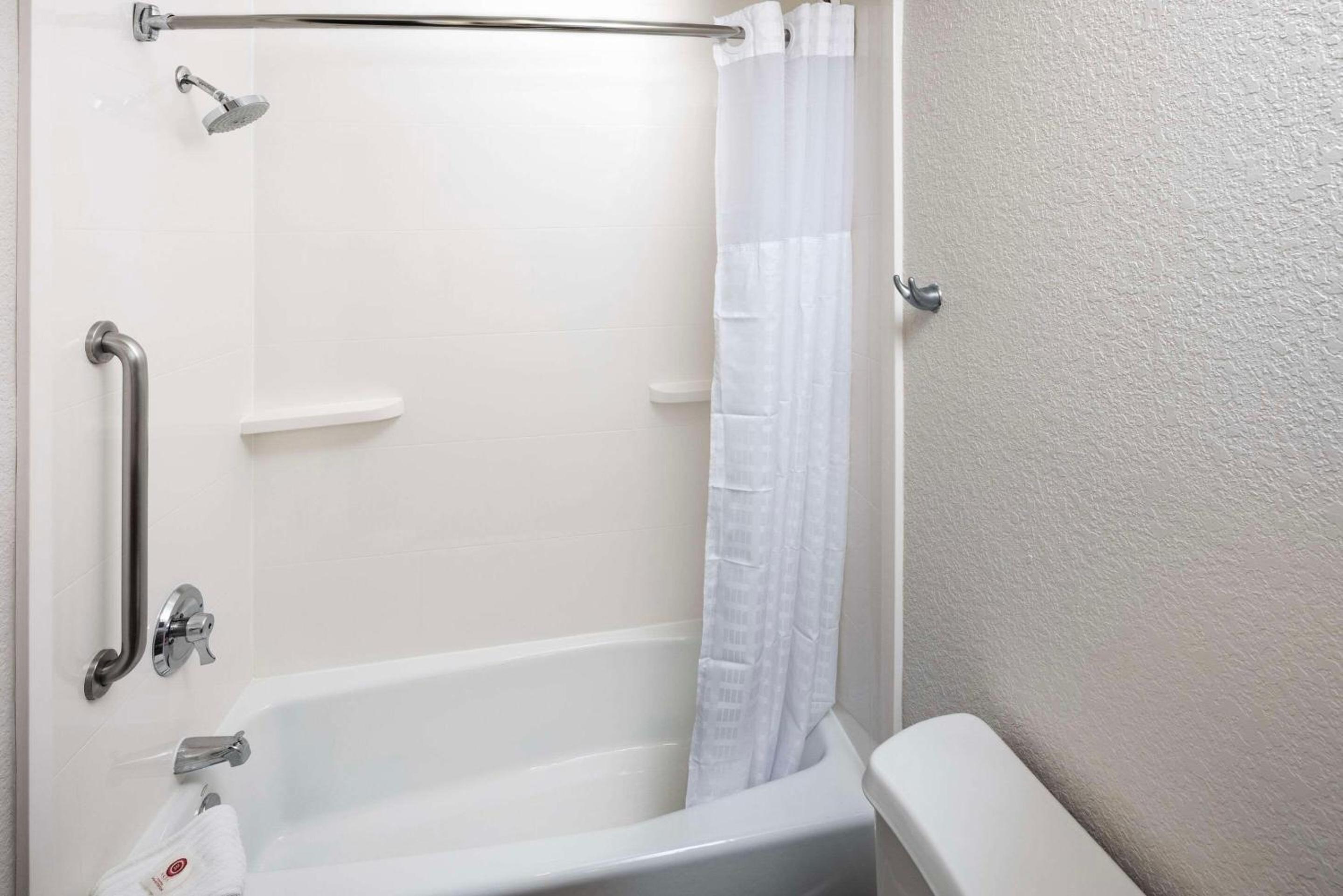 Double Suite with Two Double Beds - Non-Smoking/Pet Friendly photo 2