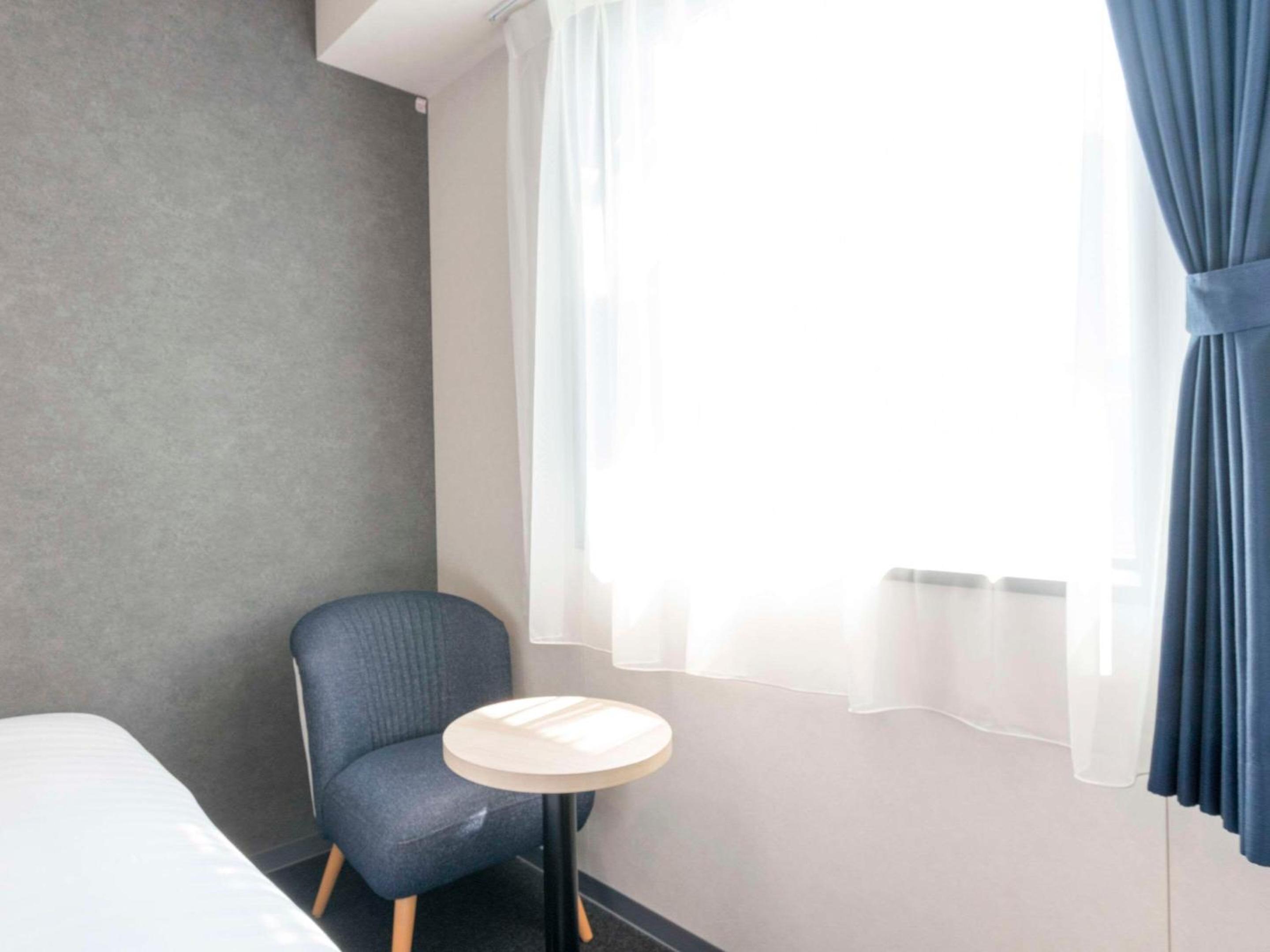 Queen Room - Non-Smoking - Photo 8