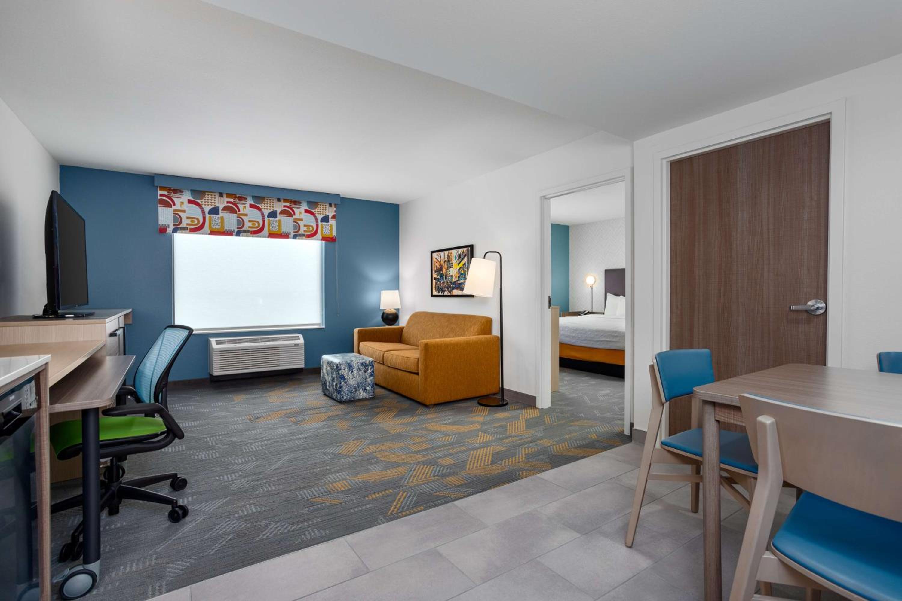 One-Bedroom King Suite - Photo 4