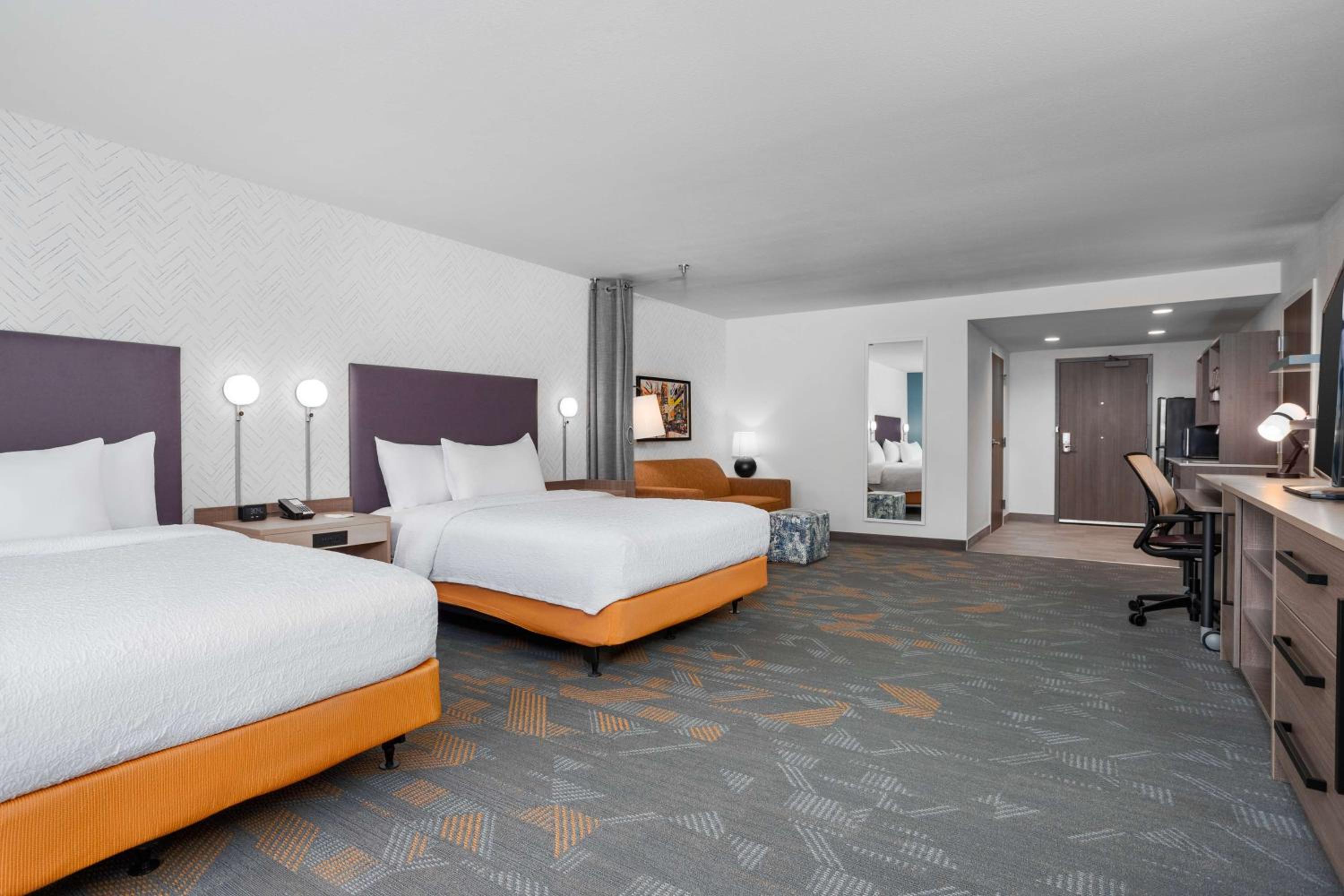 Studio Suite with Two Queen Beds - Photo 7