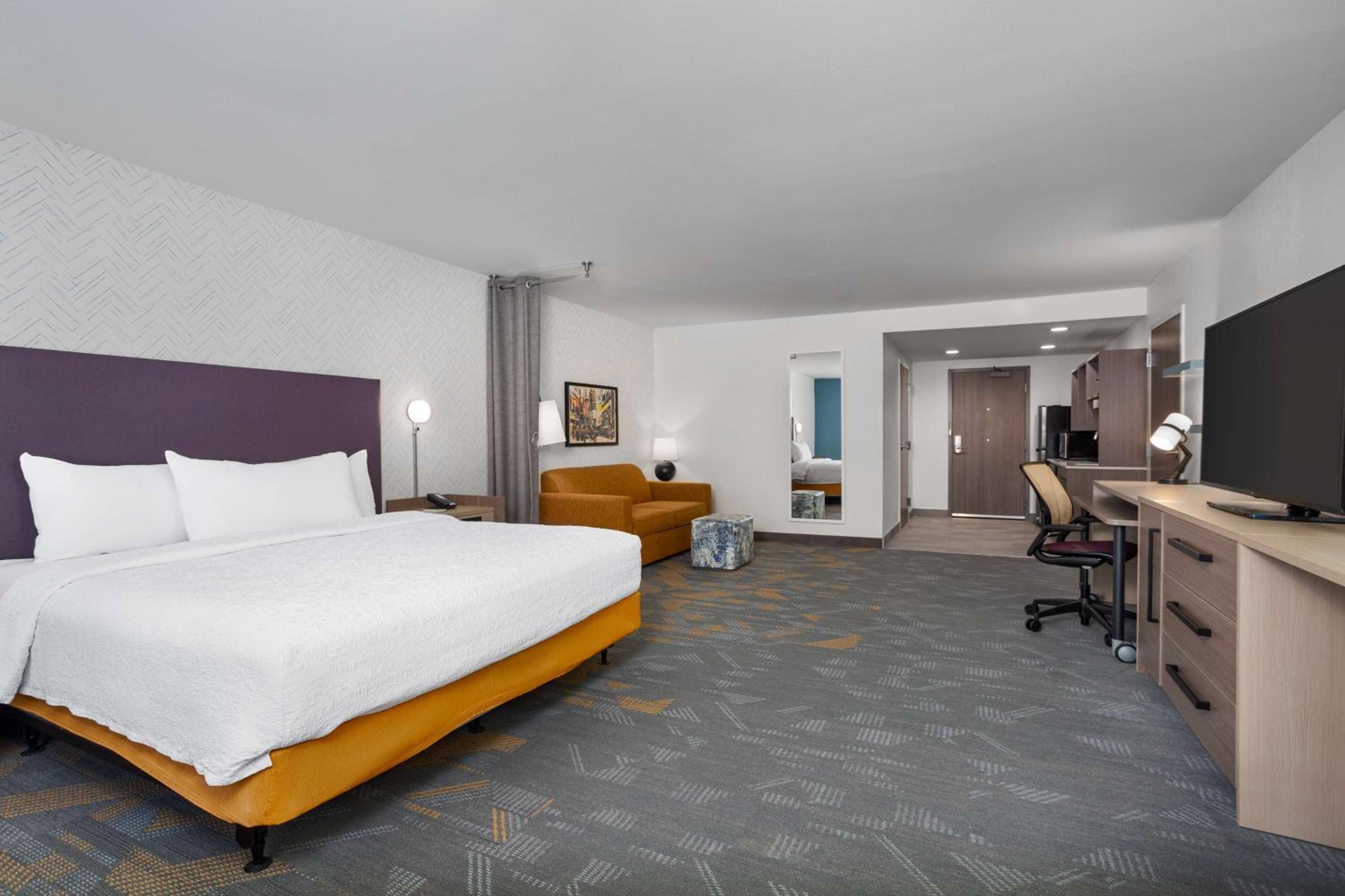 One-Bedroom King Suite with Accessible Bathtub  - Photo 7
