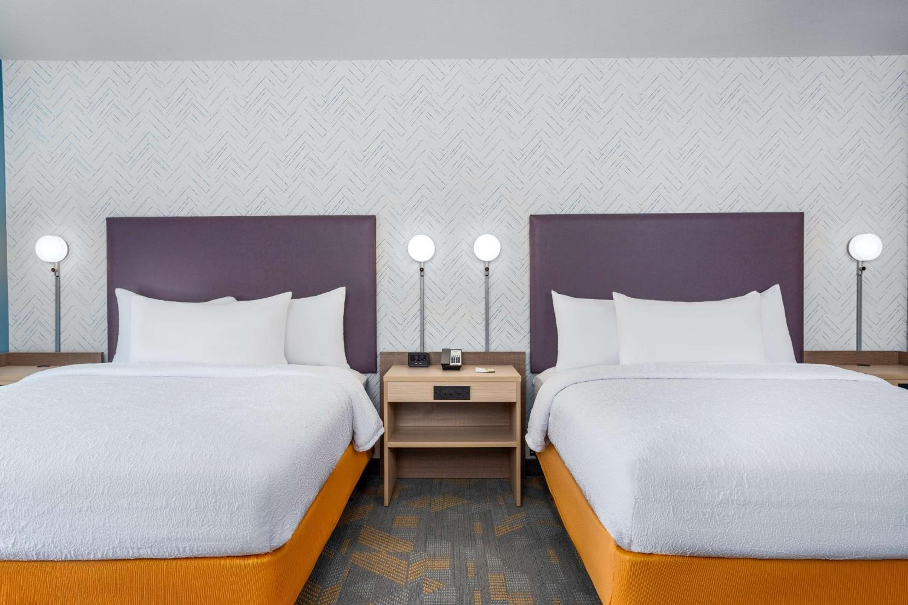 Studio Suite with Two Queen Beds - Photo 2