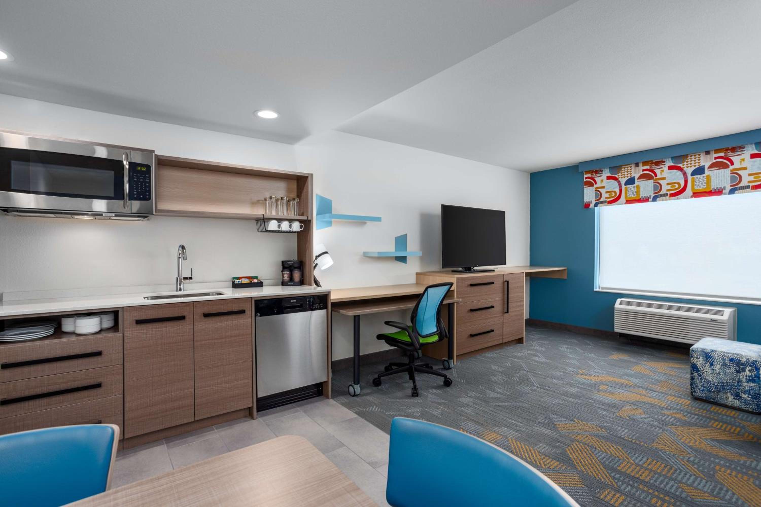 One-Bedroom King Suite - Photo 6
