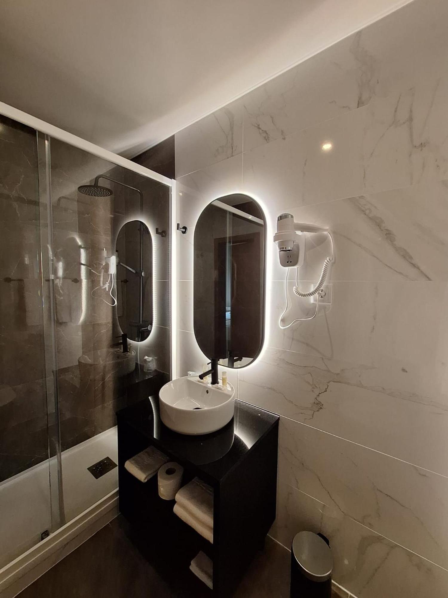 Superior Double or Twin Room - Photo 6