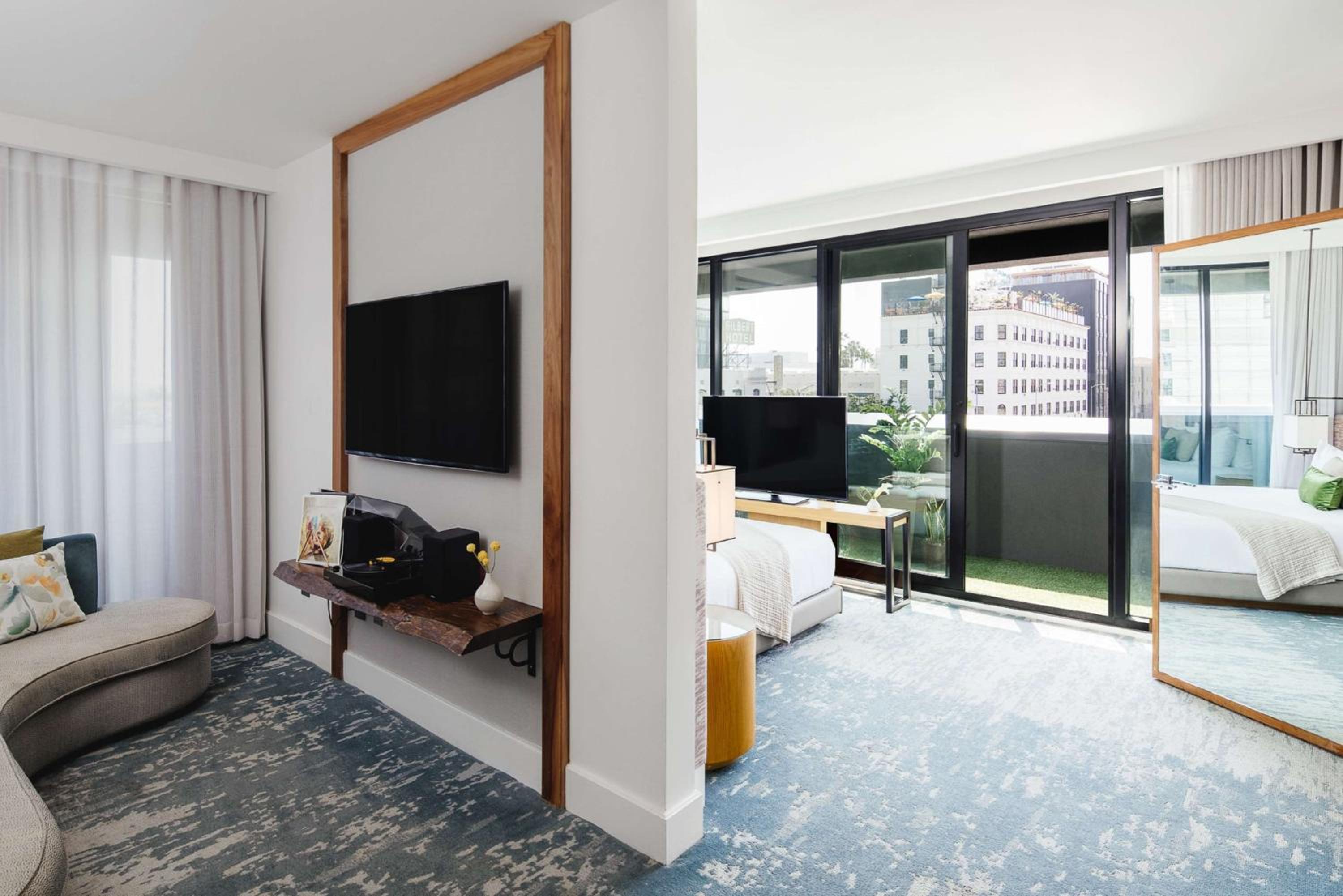 Platinum King Studio Suite with Sunset View
