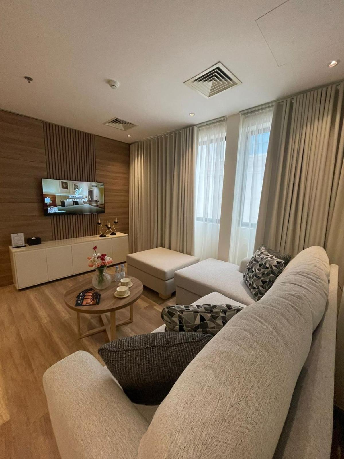 Executive Suite - Photo 3