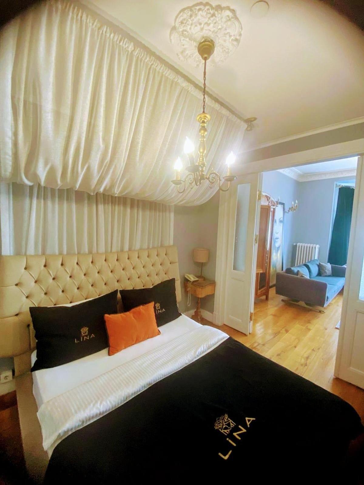 Family Room photo 3