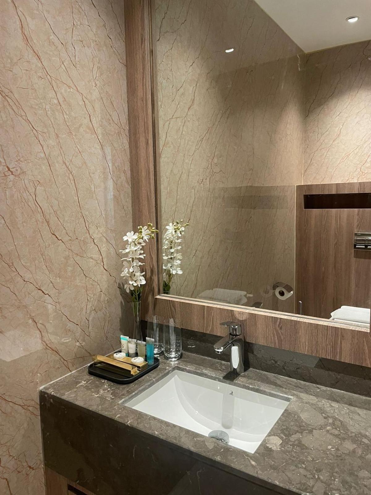 Executive Suite - Photo 6
