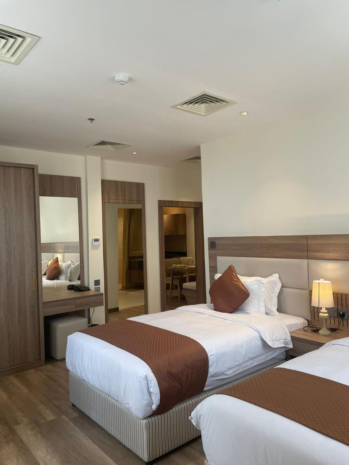 Executive Suite - Photo 1