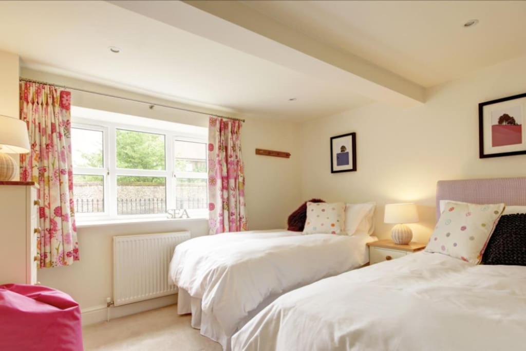 Four-Bedroom House photo 3