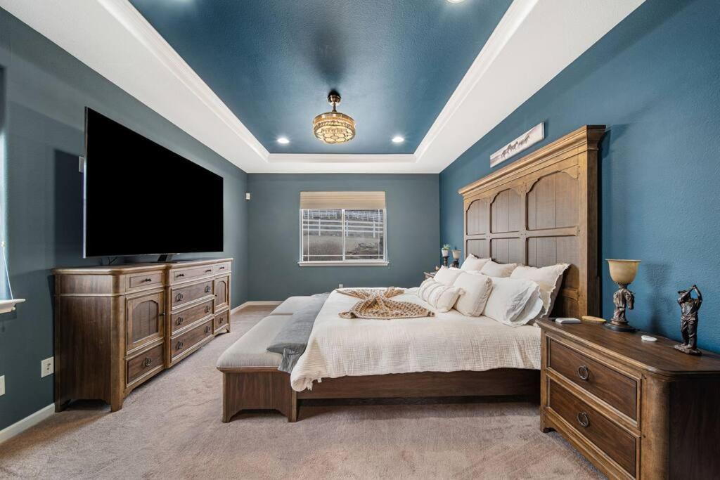 Five-Bedroom House photo 3
