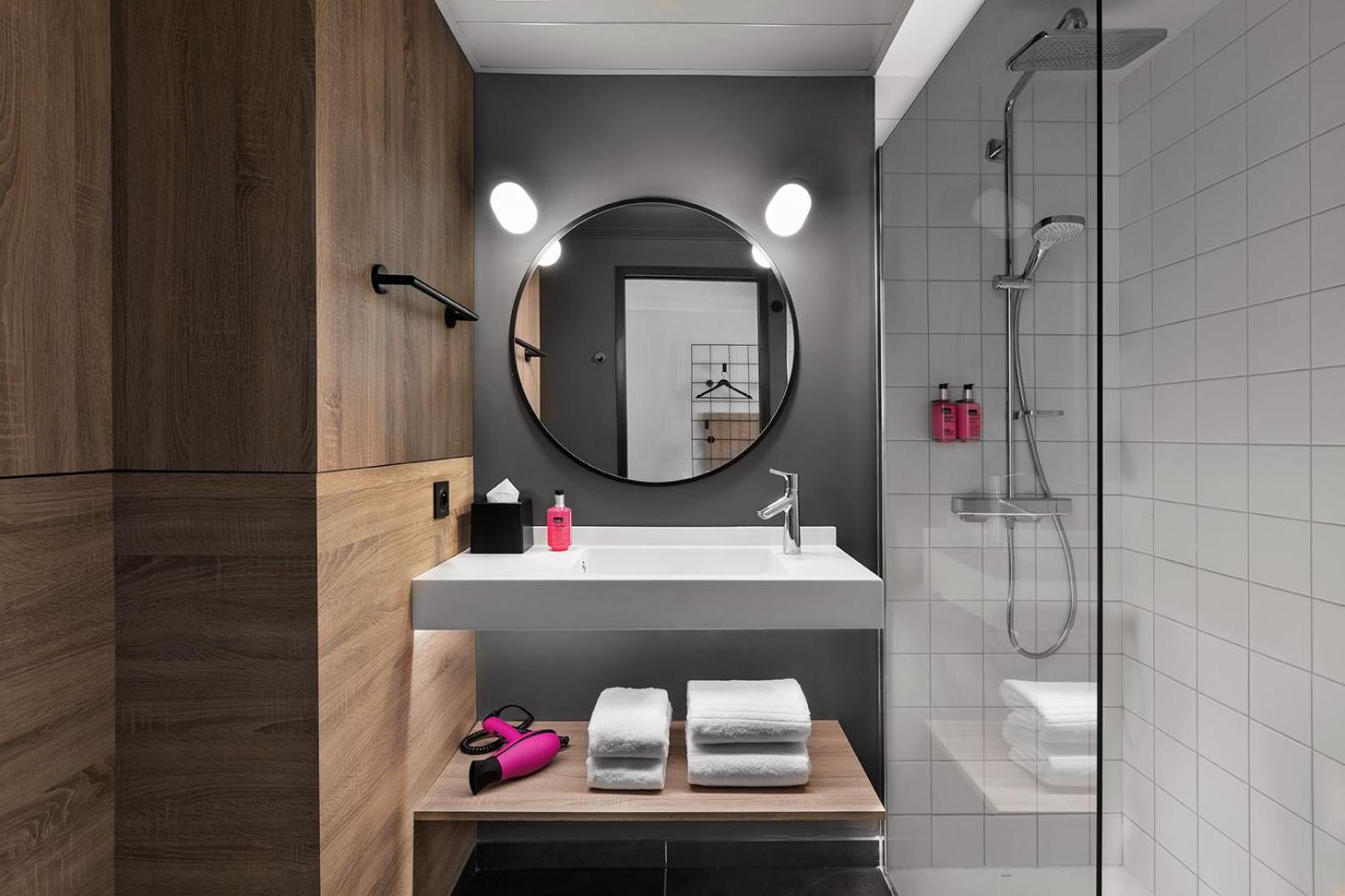 Moxy Twin Room - Photo 8