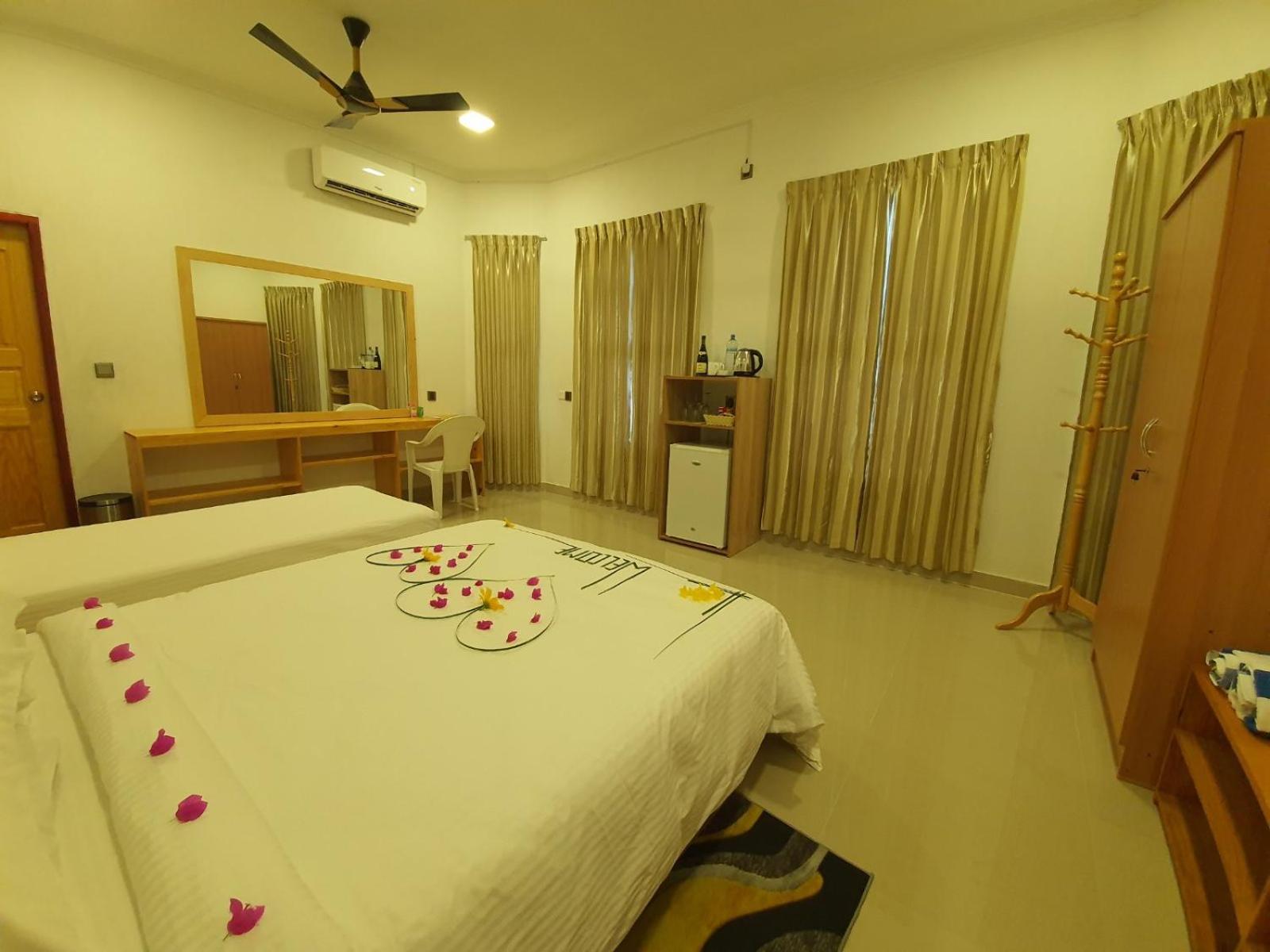 Deluxe Double Room (2 Adults + 1 Child) photo 1