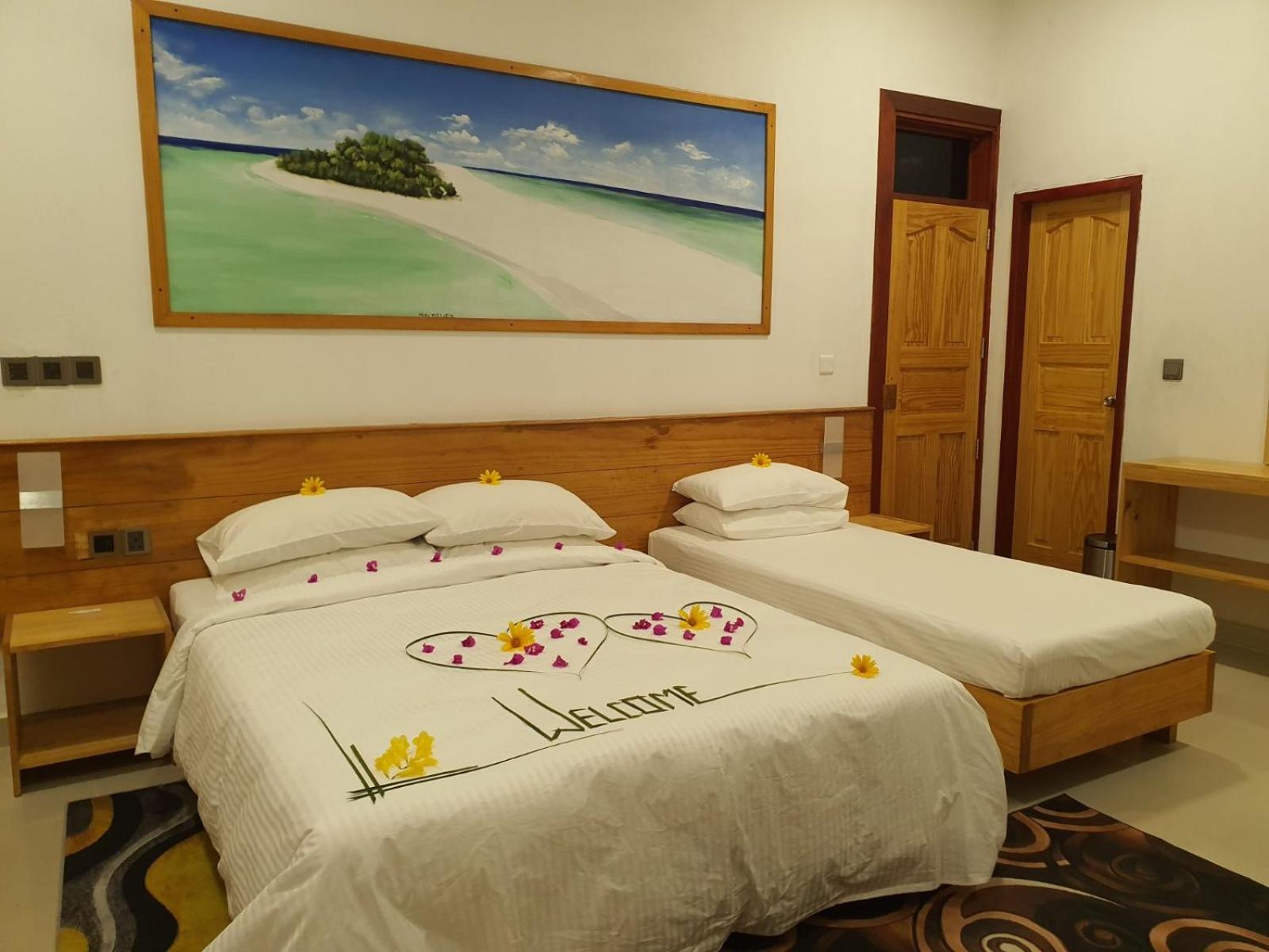 Deluxe Double Room (2 Adults + 1 Child) photo 3