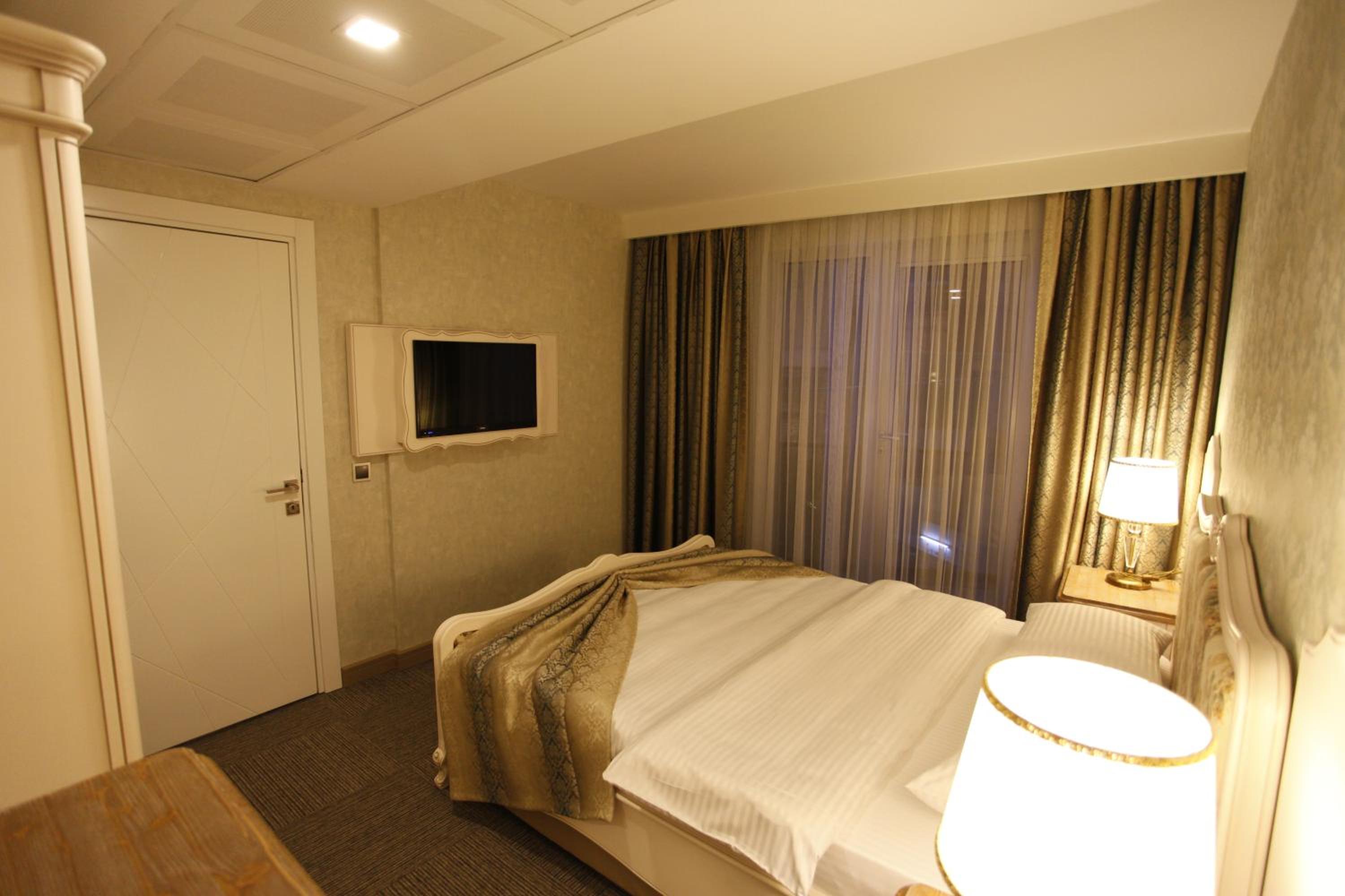 Suite with Balcony photo 3