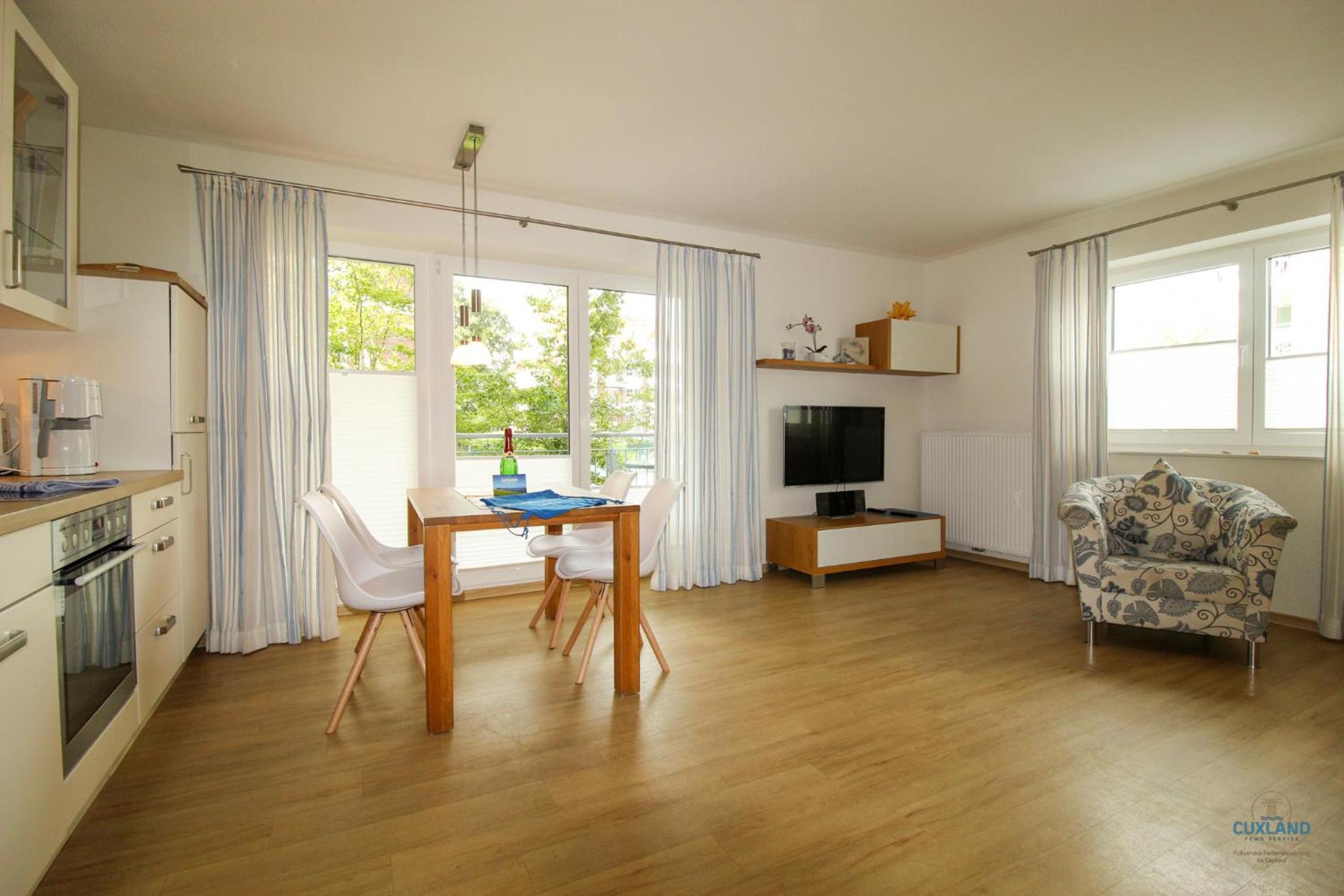 Apartment with Balcony photo 3